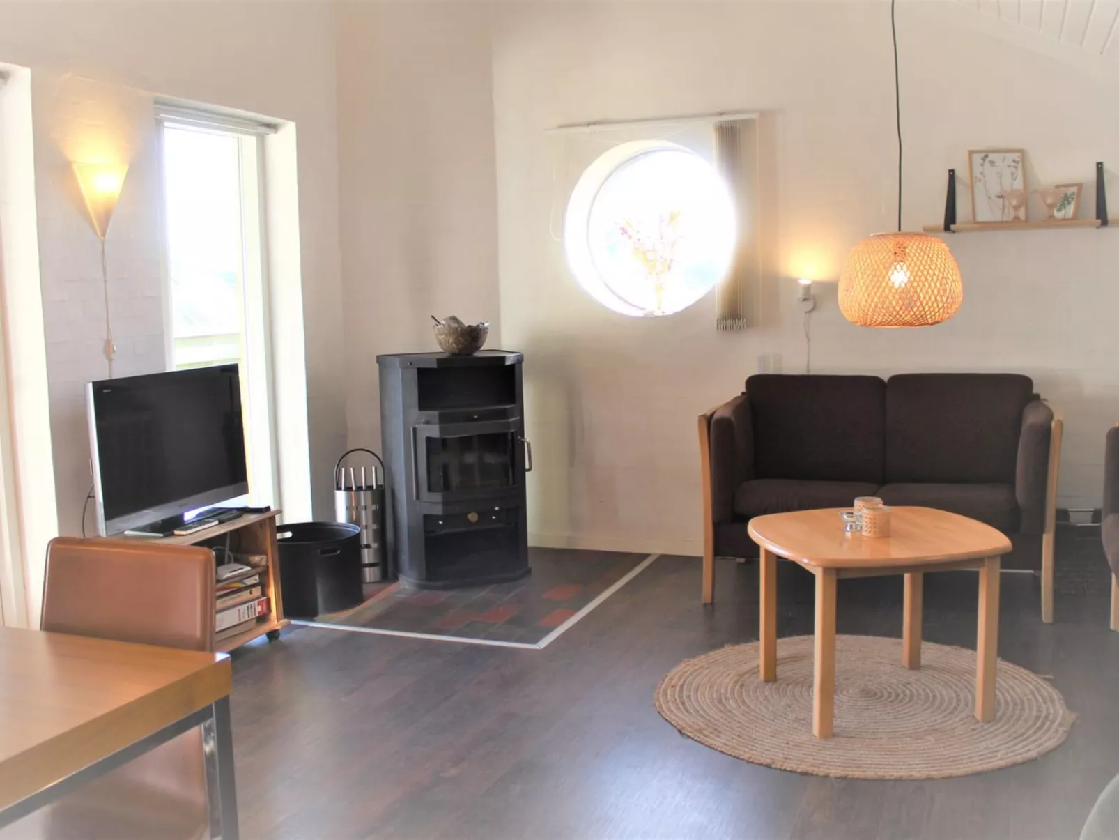 "Jænis" -  from the sea-Drinnen