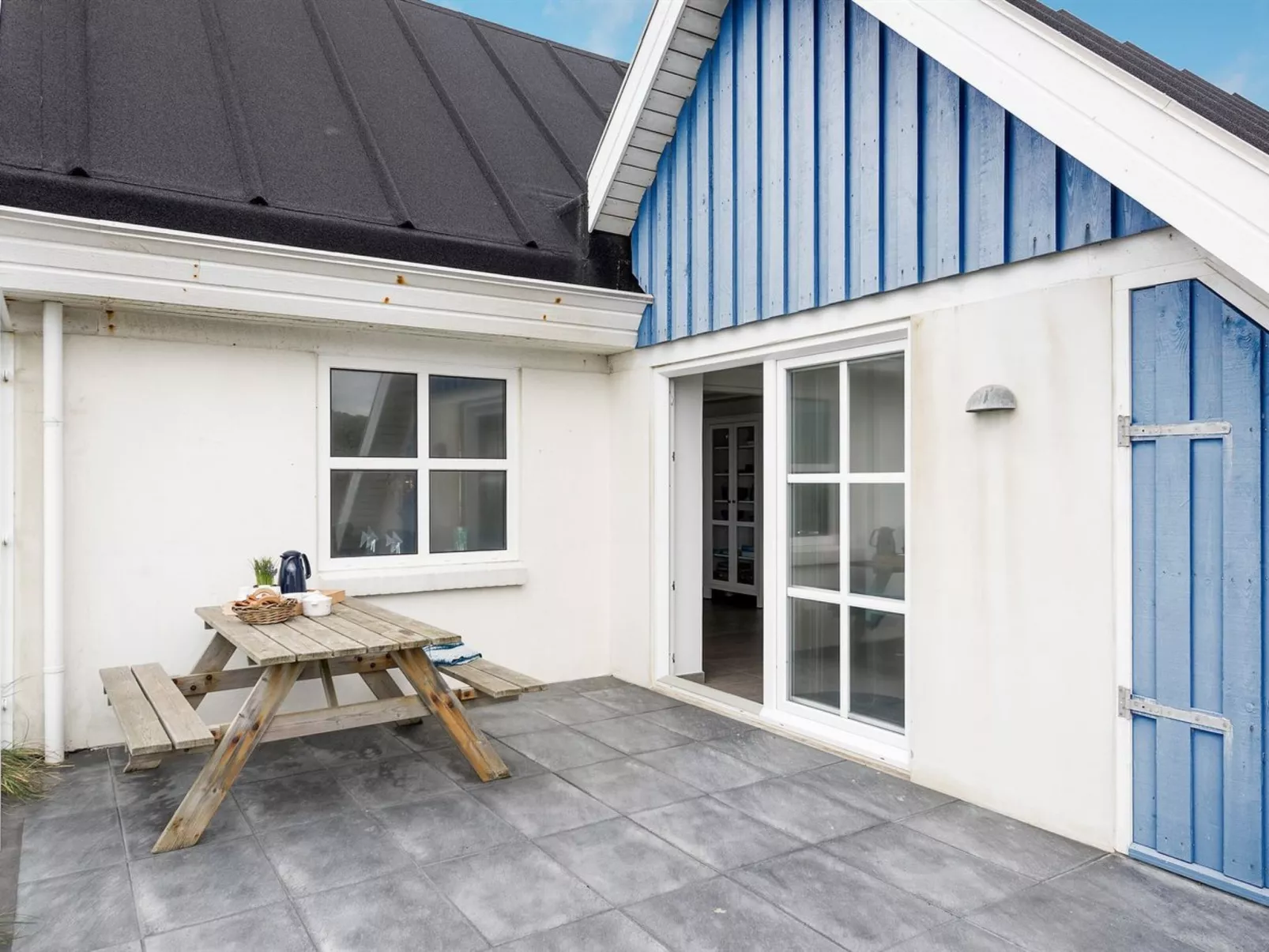 "Hillegonde" - 84m from the sea