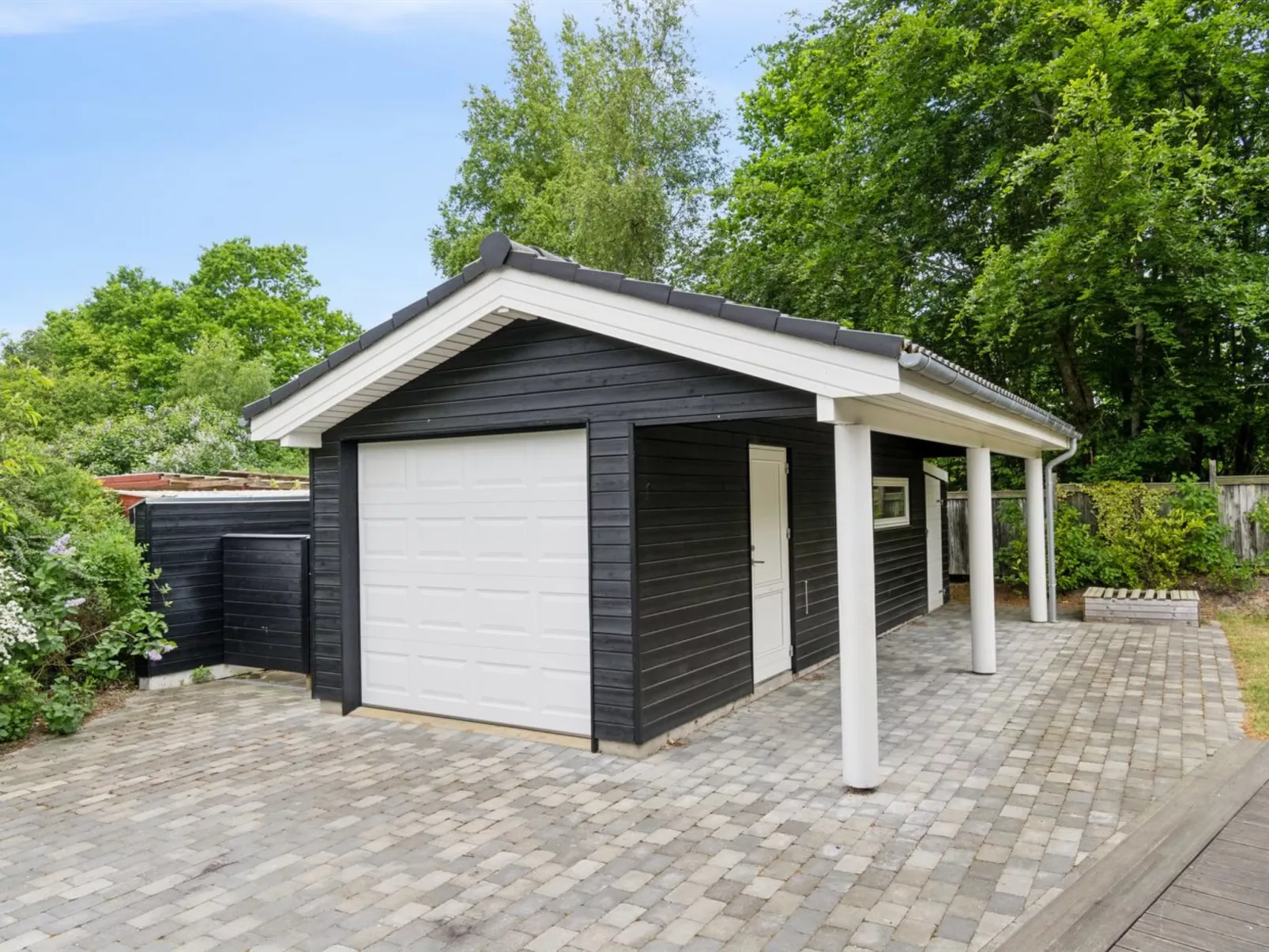 "Hunlef" - 400m from the sea