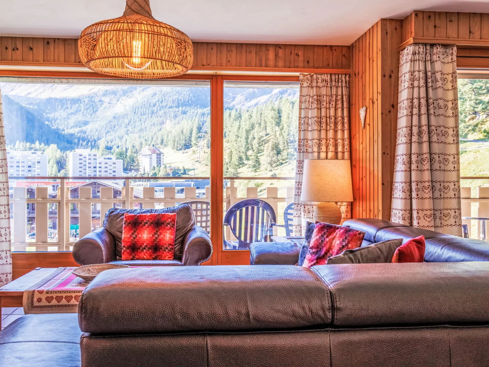 Dents Rousses B4-Dedans