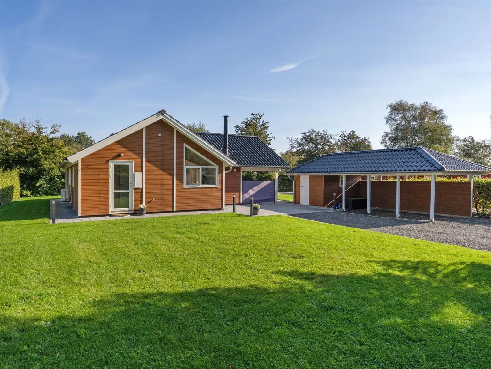 "Hellena" - 90m from the sea