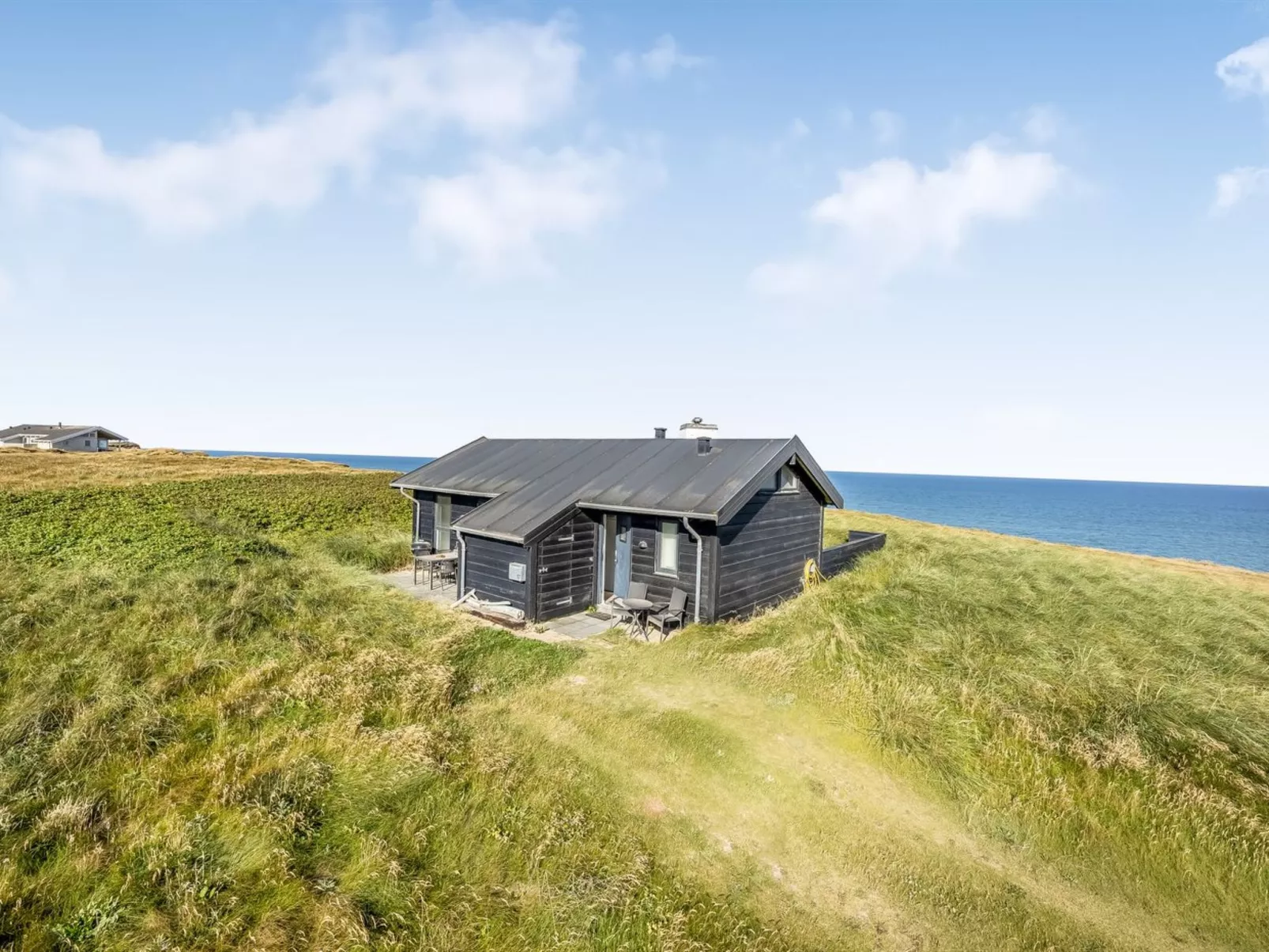 "Antonie" - 95m from the sea