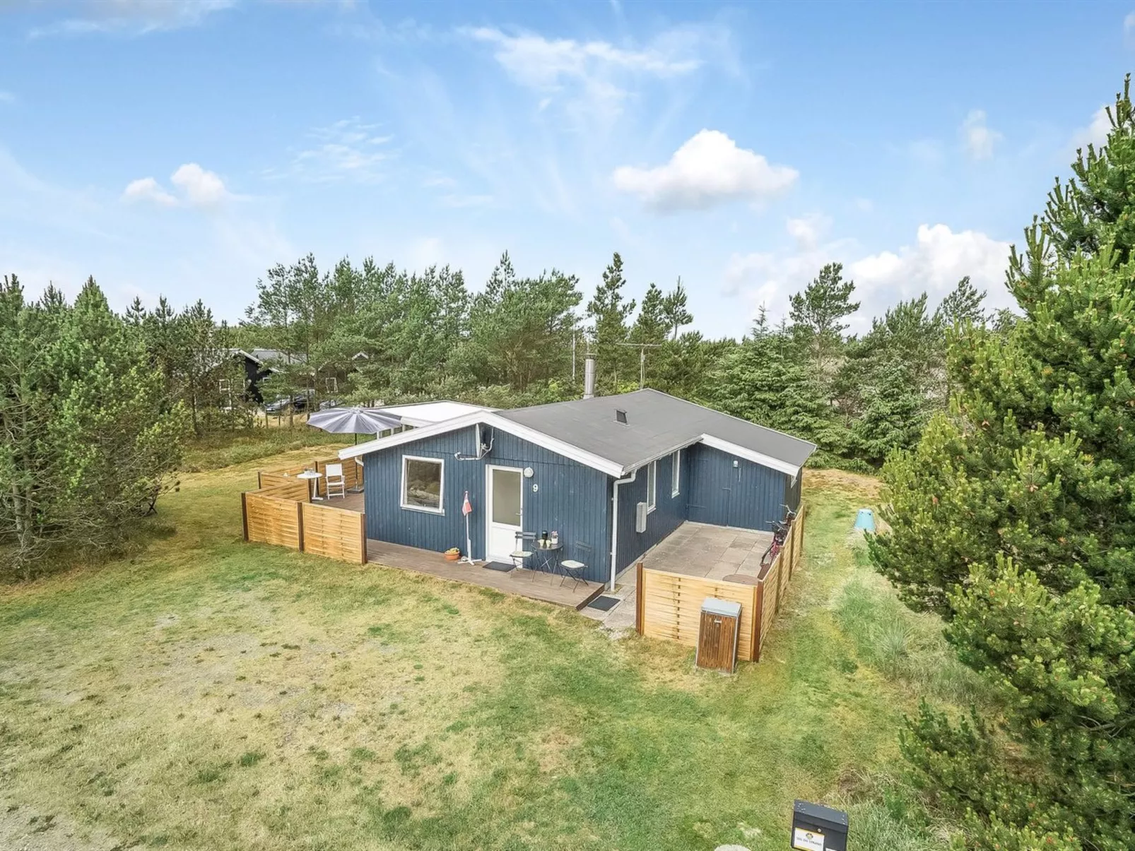 "Hughlek" - 900m from the sea