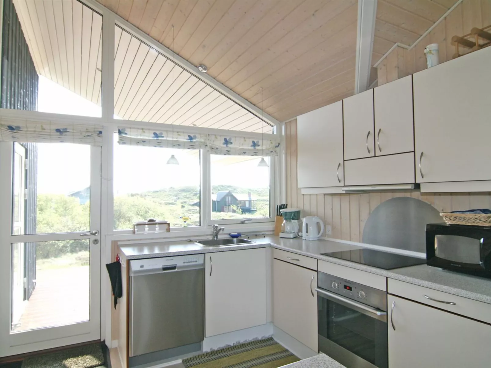 "Fransiske" - 800m from the sea