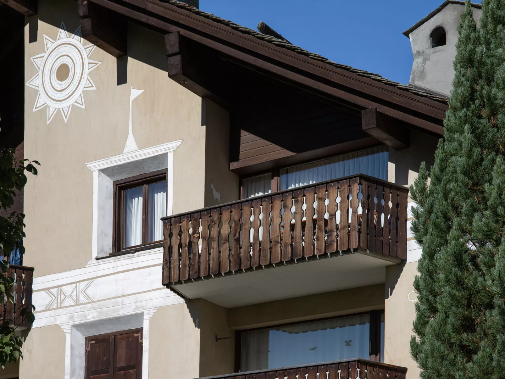 Chesa La Sajetta 12-Outside