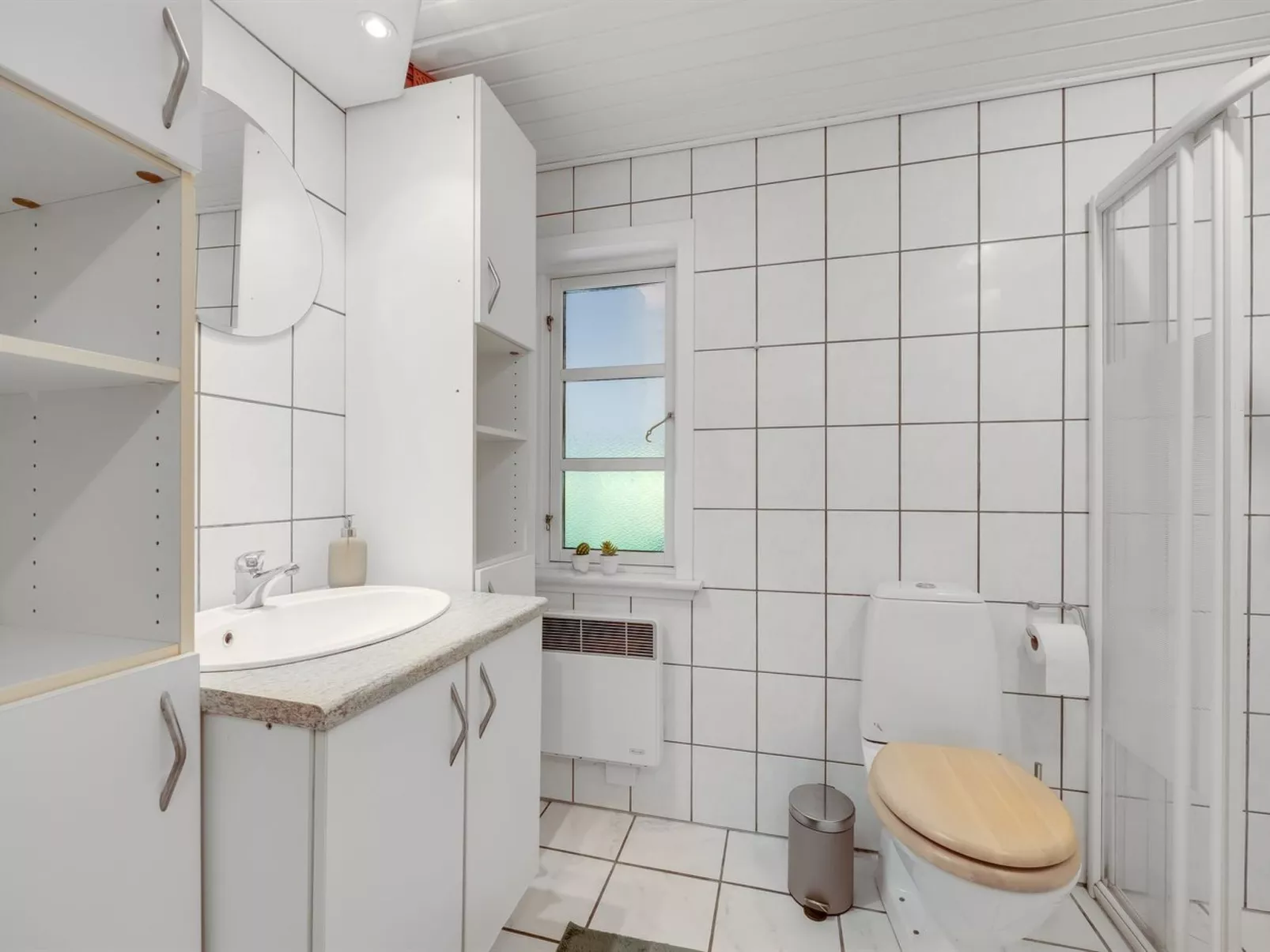 "Sunaj" -  from the sea-Drinnen