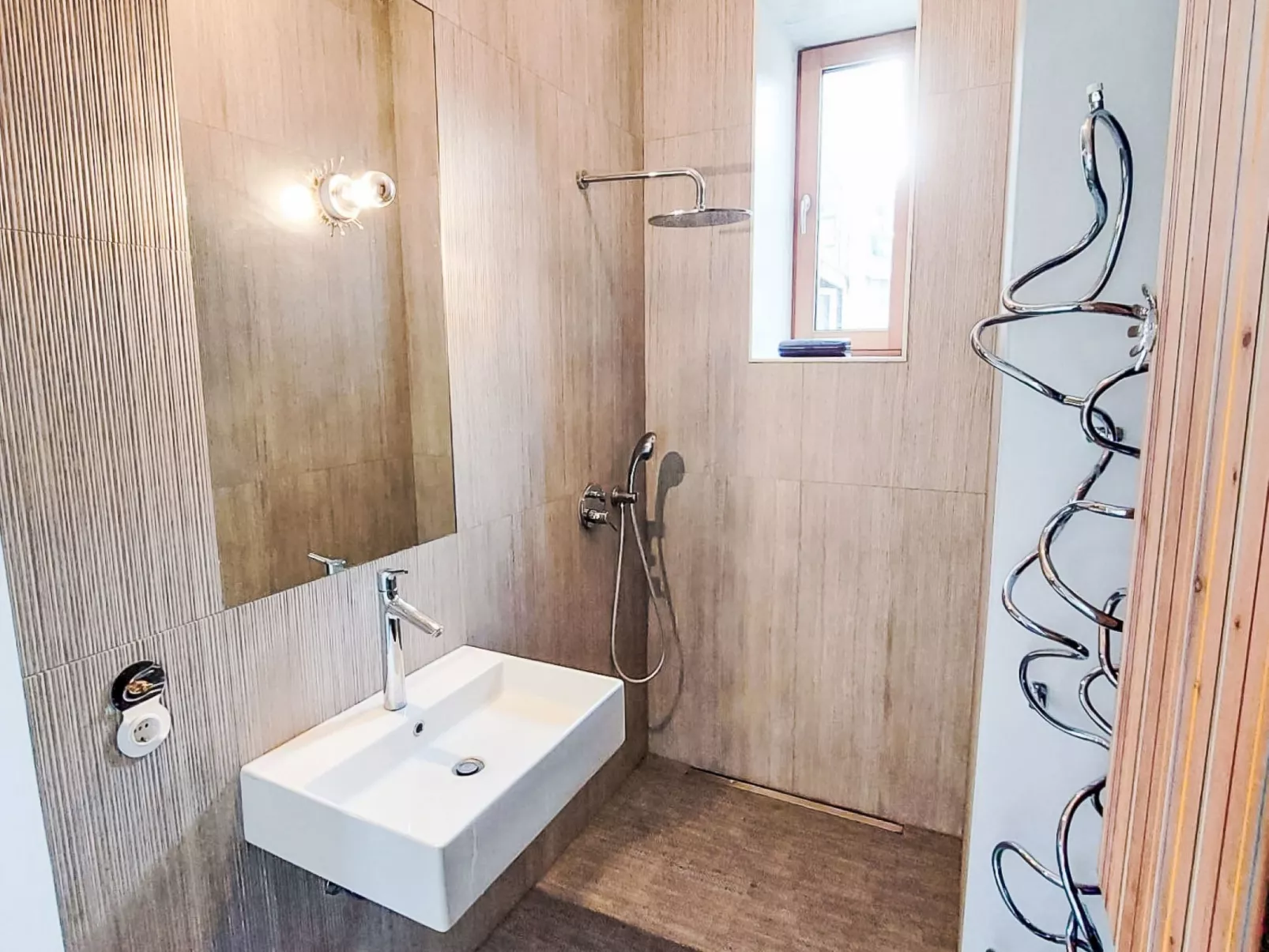 Happy Pasetti-Inside