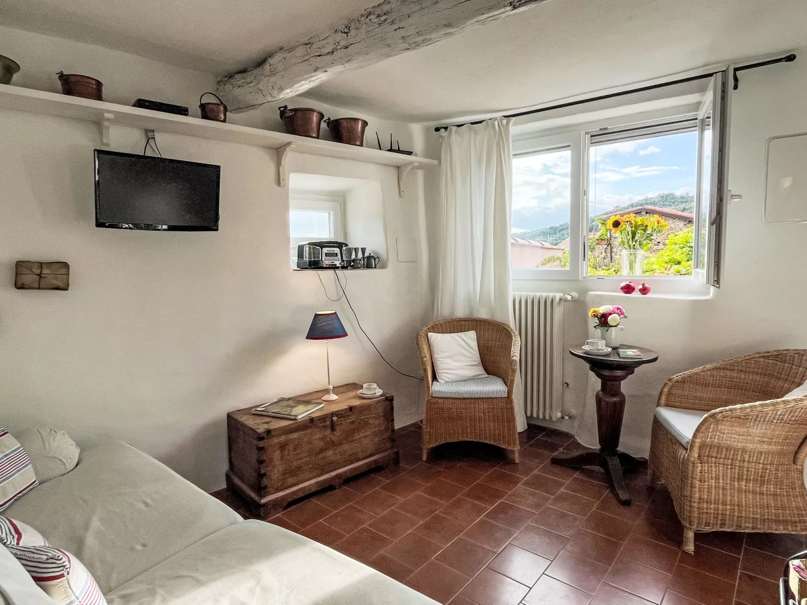 Bella Vista (DOL284)-Inside