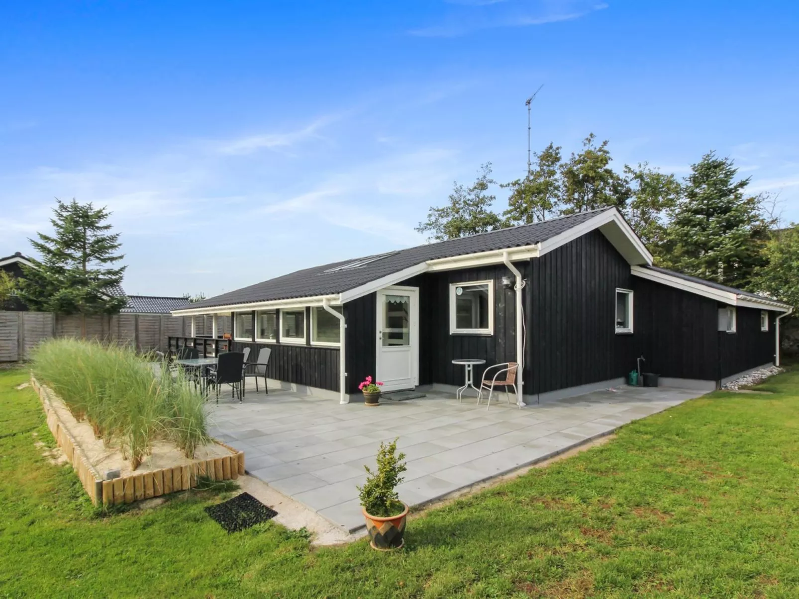 "Hildegarde" - 900m from the sea