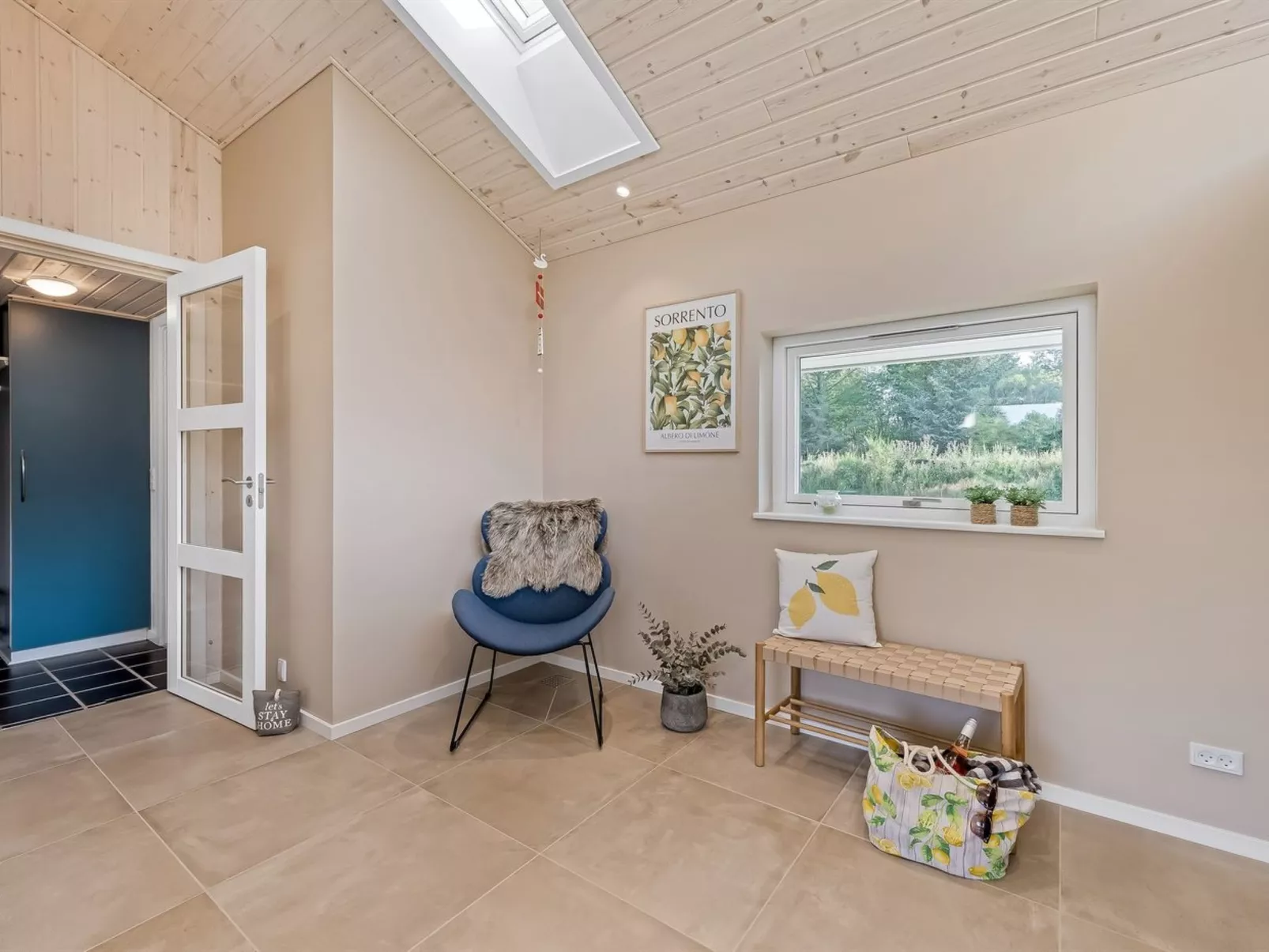 "Sviðandi" - 1.5km from the sea