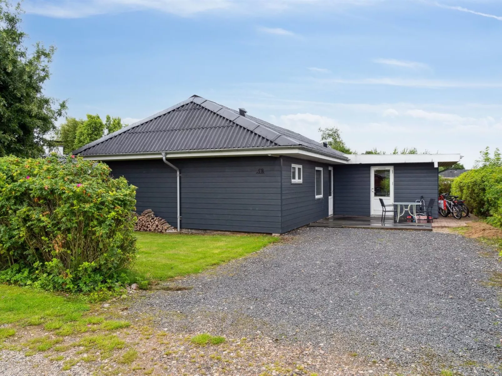 "Thala" - 150m from the sea