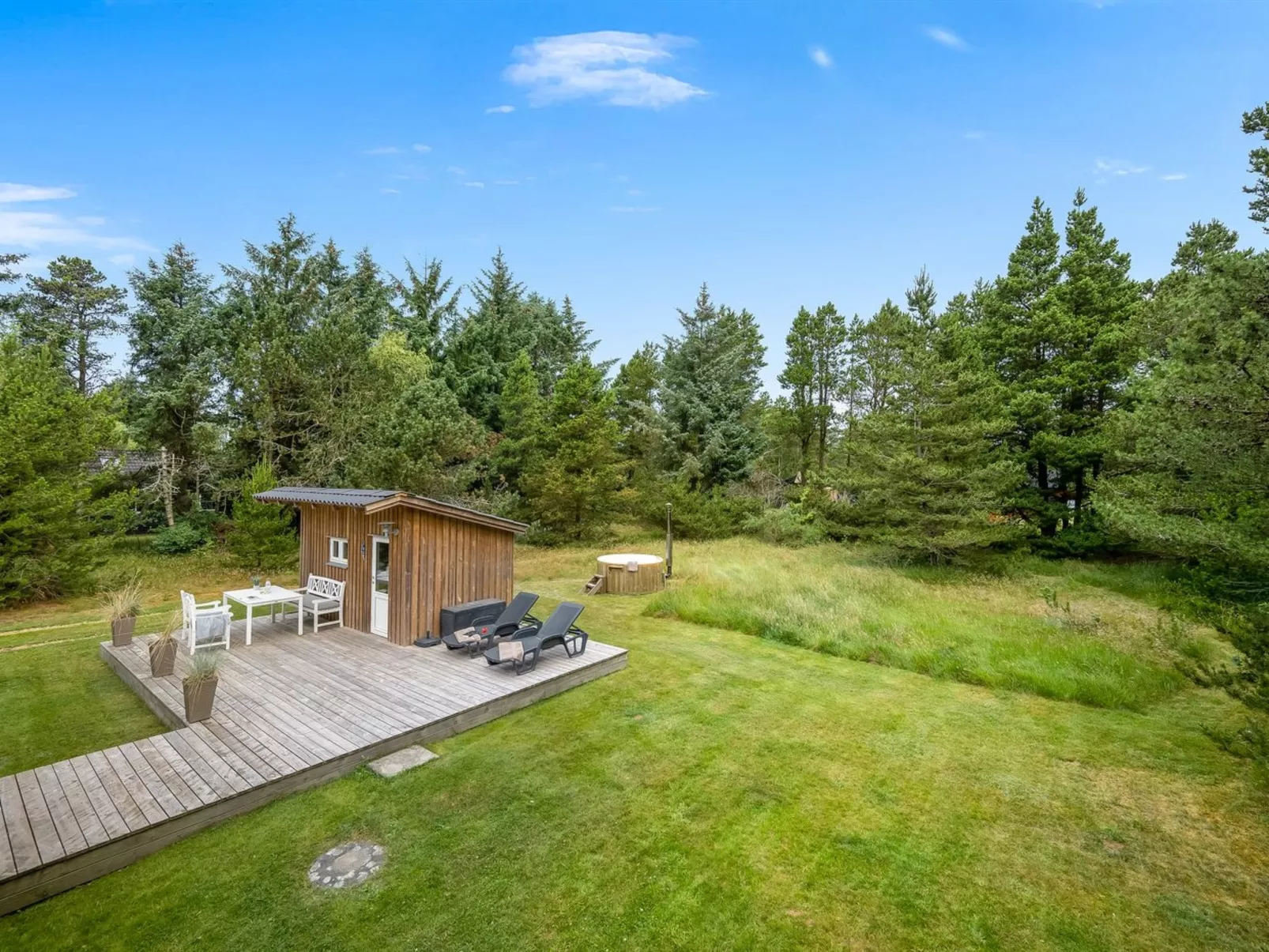 "Thekla" - 3km from the sea