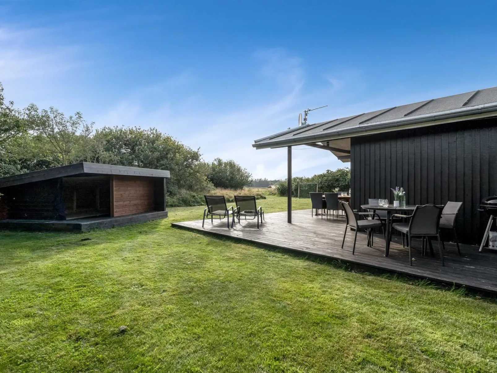 "Holm" - 700m to the fjord-Outside