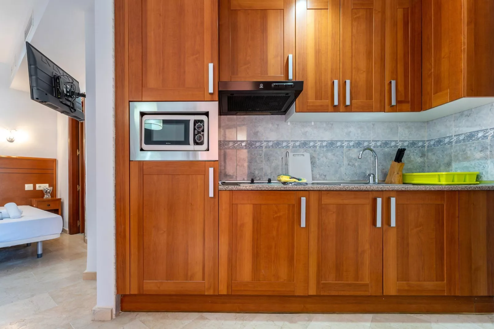 CT 240 - Beachfront Apartment -Don Juan Manilva