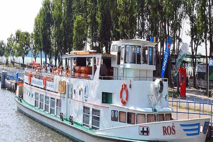 Murowany domek wakacyjny dla 5 osób w Rynie-Areas within 1km in summer