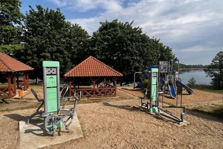 Apartament wakacyjny dla 4 osób w Rynie-Gebiete Sommer 1 km