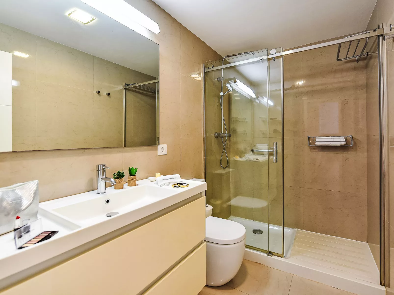 Papagayo San Agustin-Inside