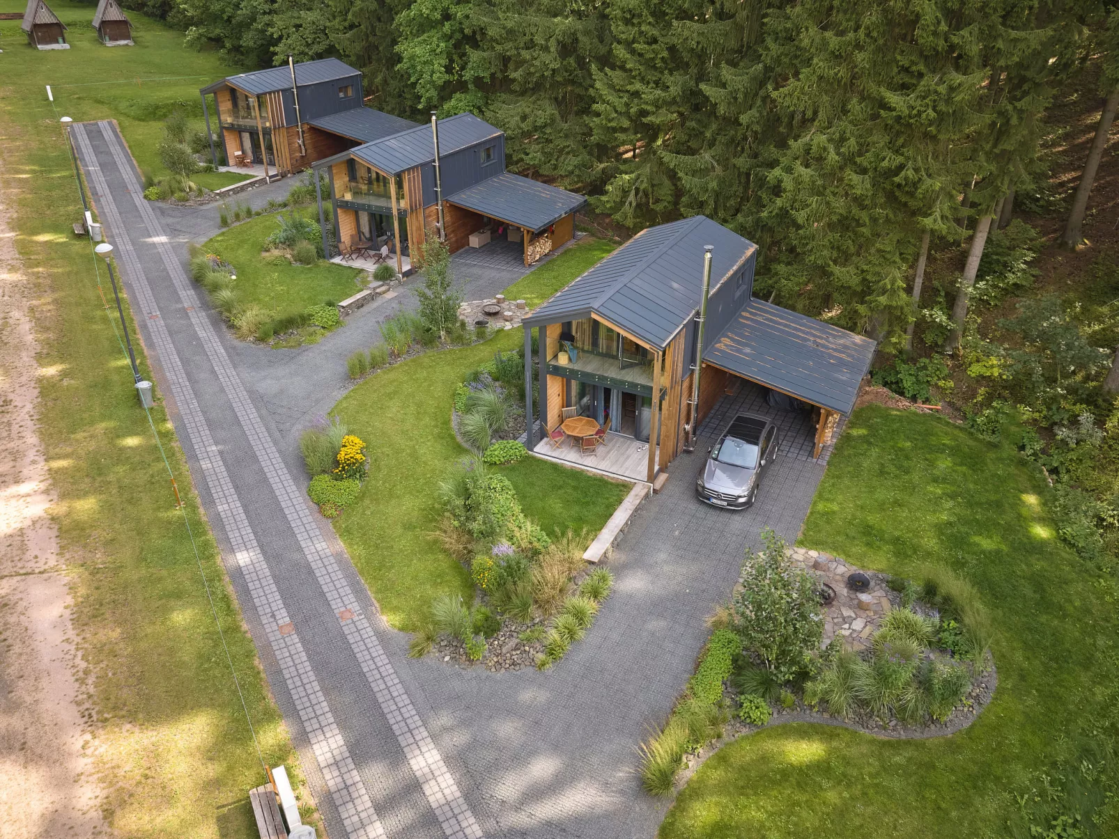 Luxe Timber Lodge & Pet Retreat-Outside