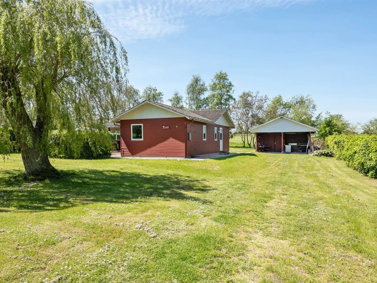 "Momo" - 570m from the sea