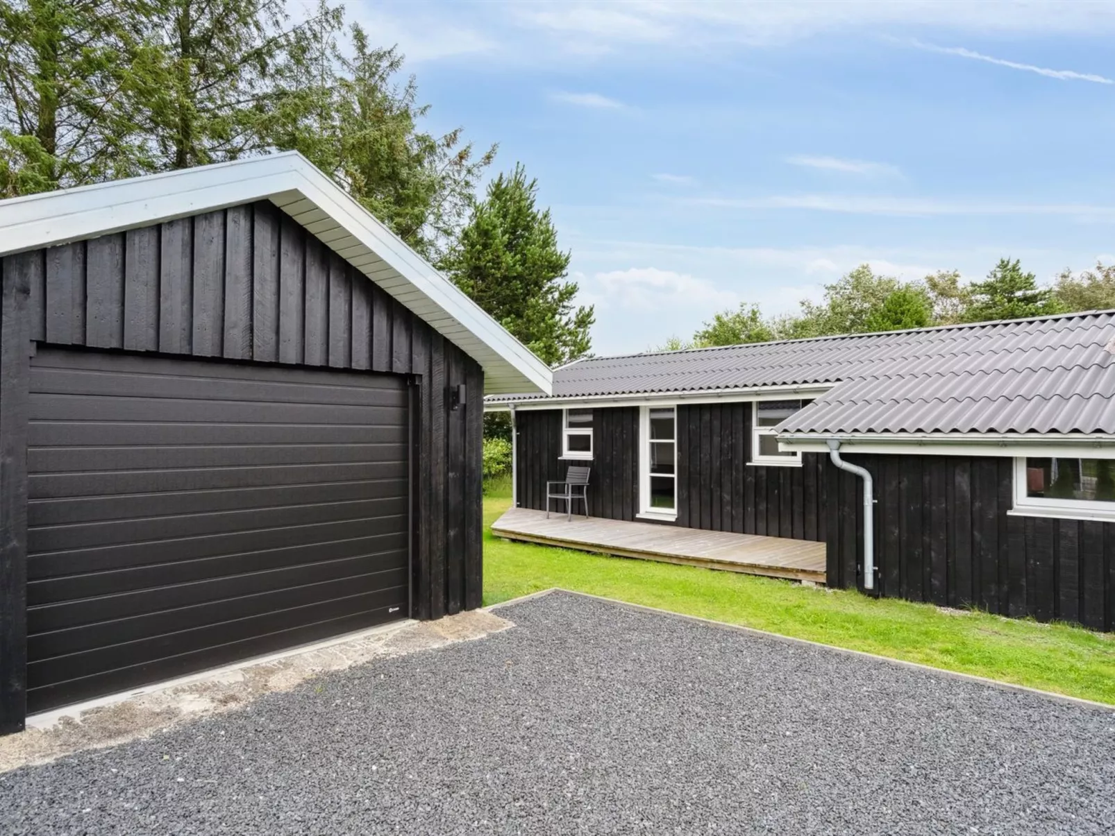 "Sylvi" - 750m from the sea