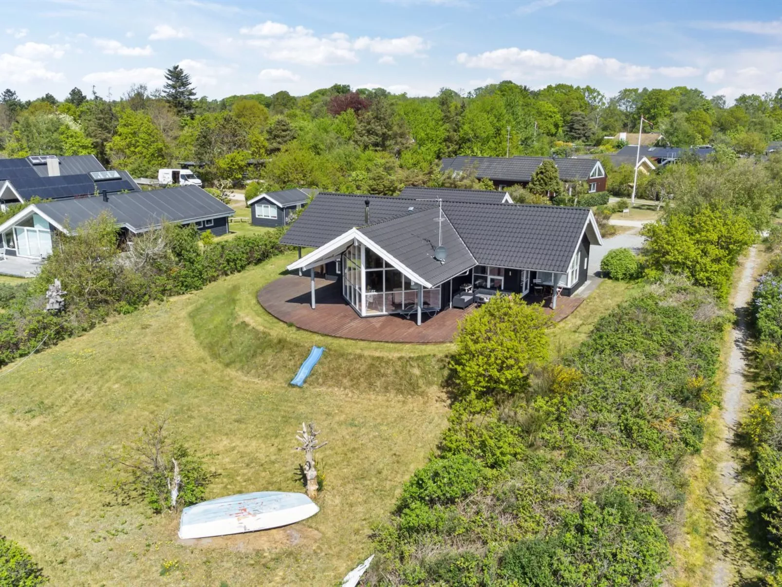 "Elspeth" - 25m from the sea