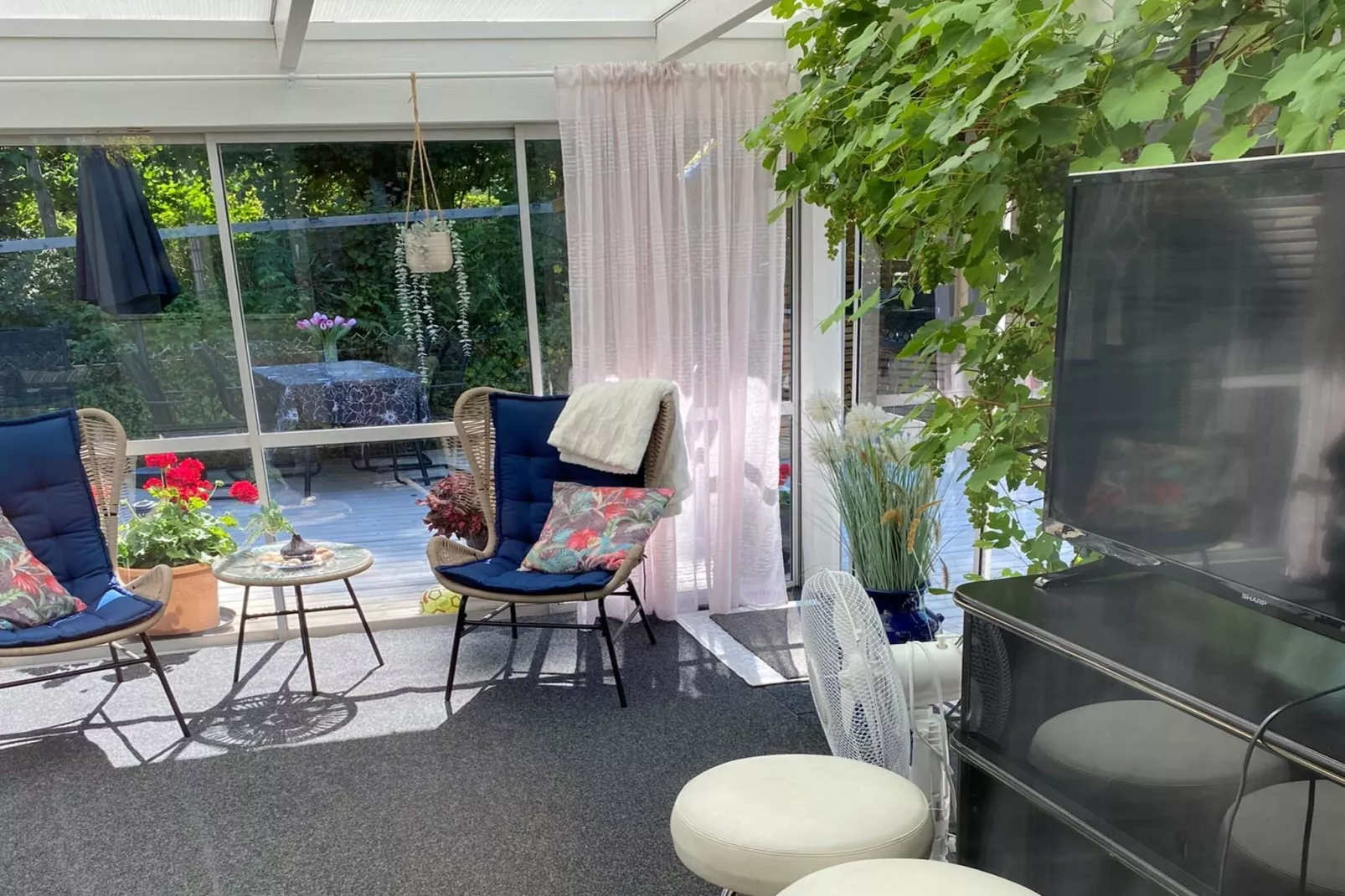 6 person holiday home in HÄLLEKIS-Outdoor