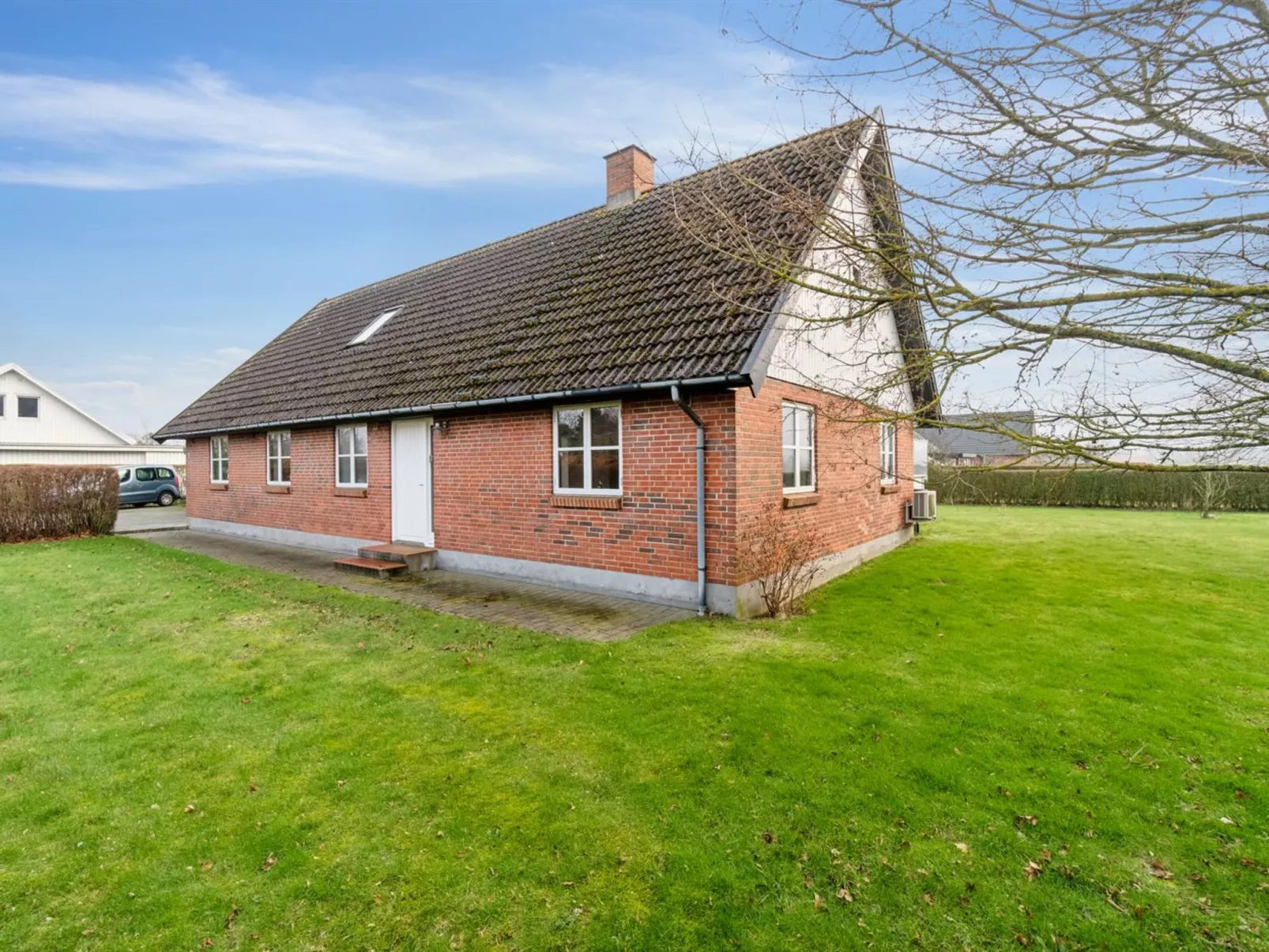 "Josie" - 700m from the sea