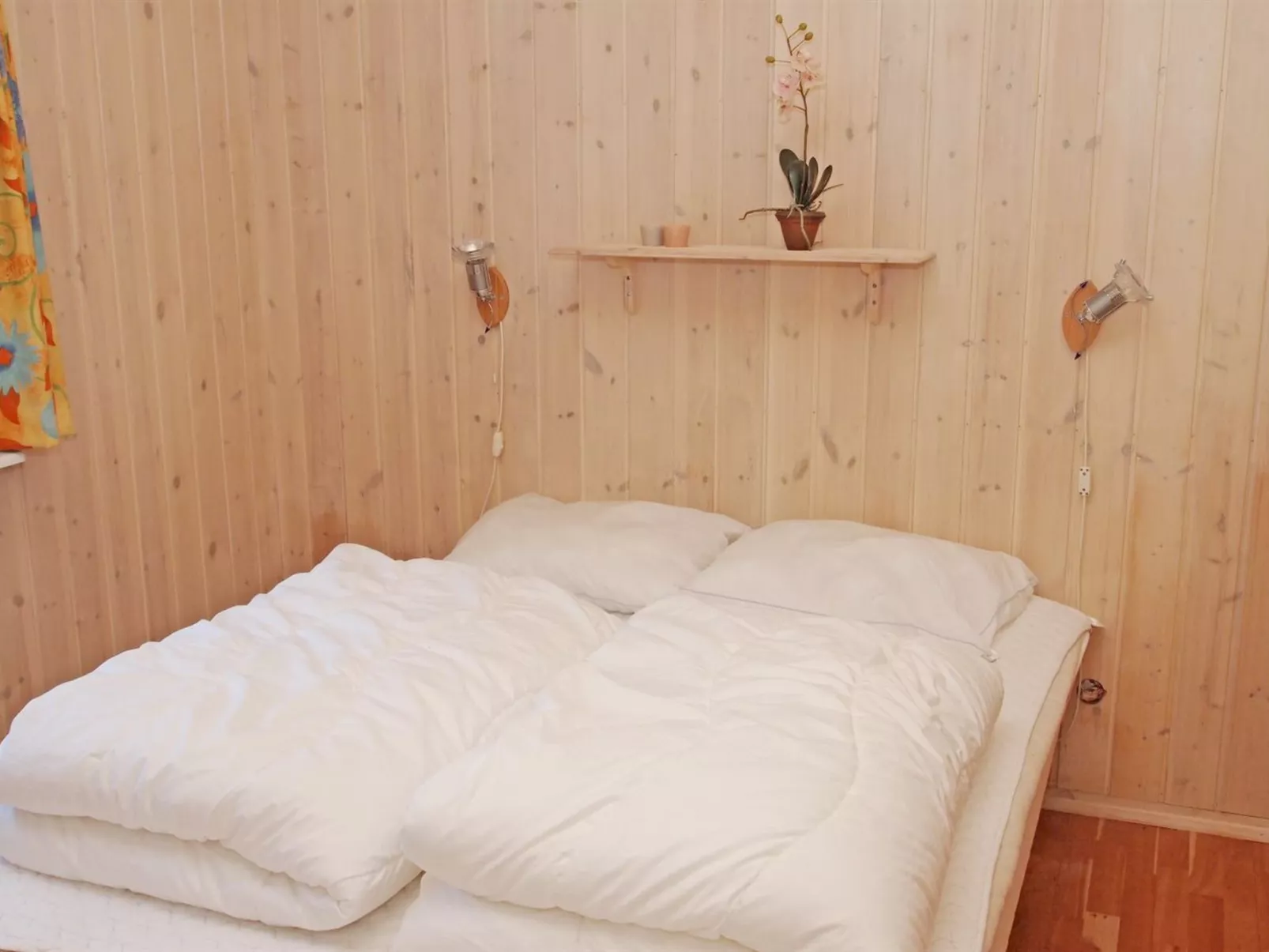 "Unto" - 100m from the sea-Drinnen