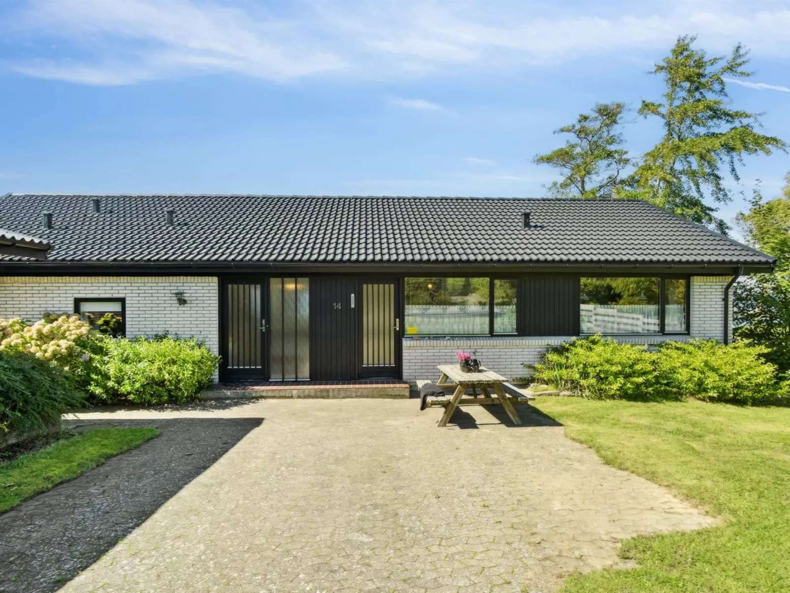 "Jovana" - 40m from the sea