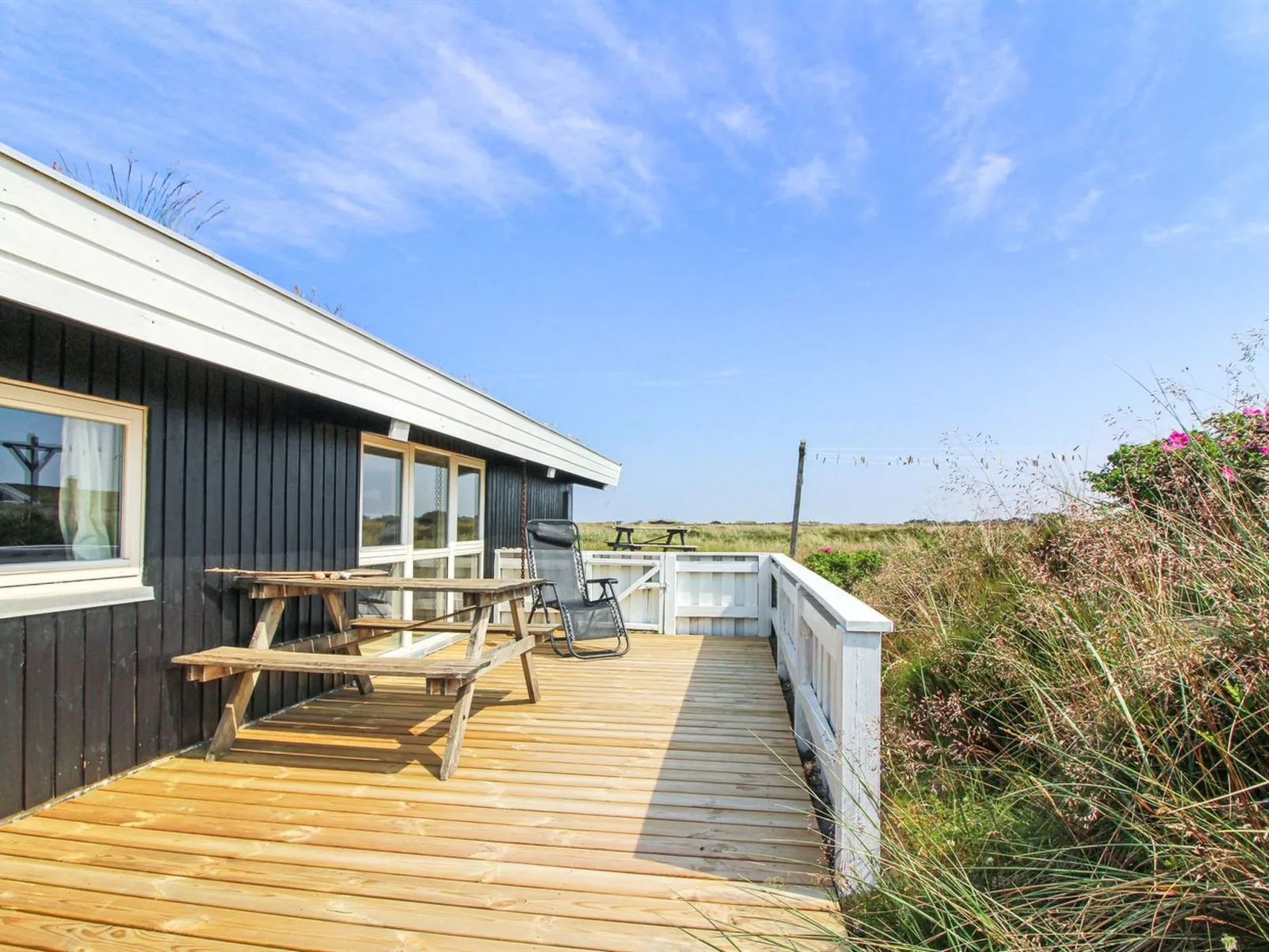 "Scarlett" - 300m from the sea