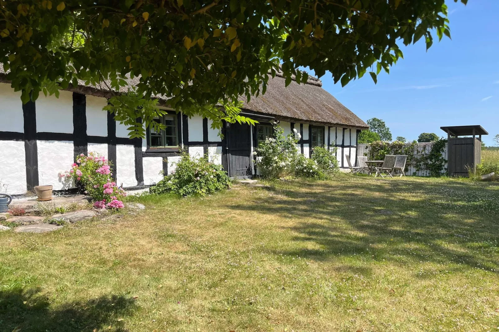 Timber Cottage with Rustic Charm-Outdoor