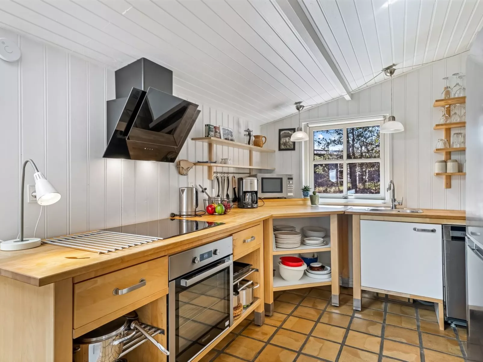 "Hellena" - 700m from the sea