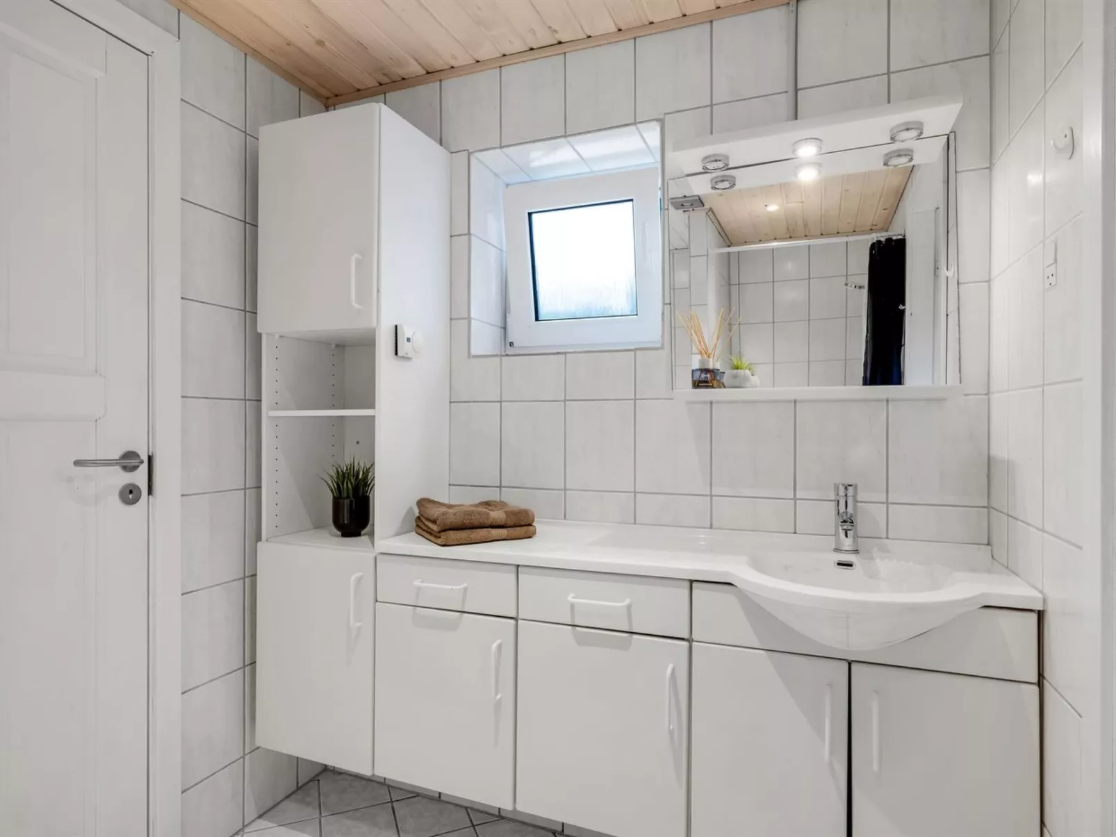 "Eino" - 150m from the sea-Drinnen