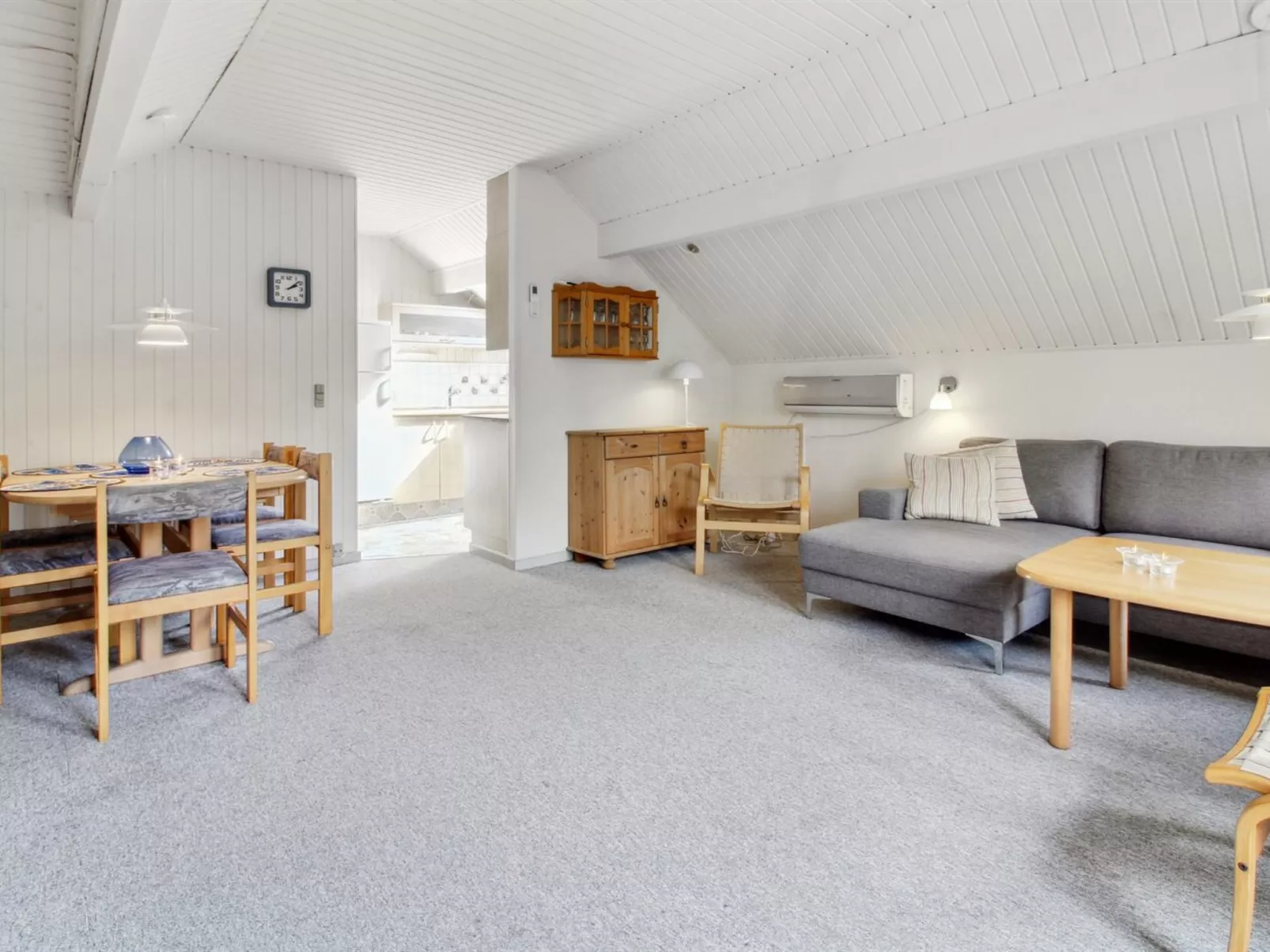 "Ofrath" - 30km from the sea-Drinnen