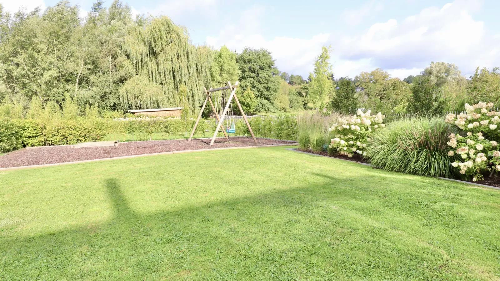 Loheré-Gardens in summer