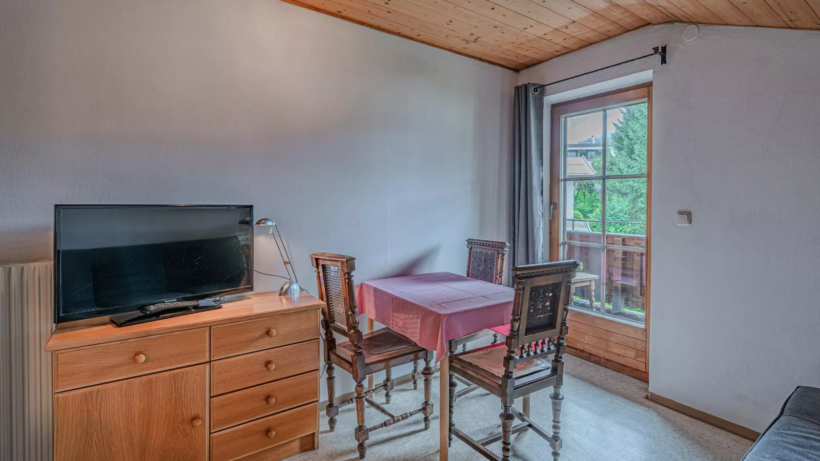 Jaklitsch 1-Dining room