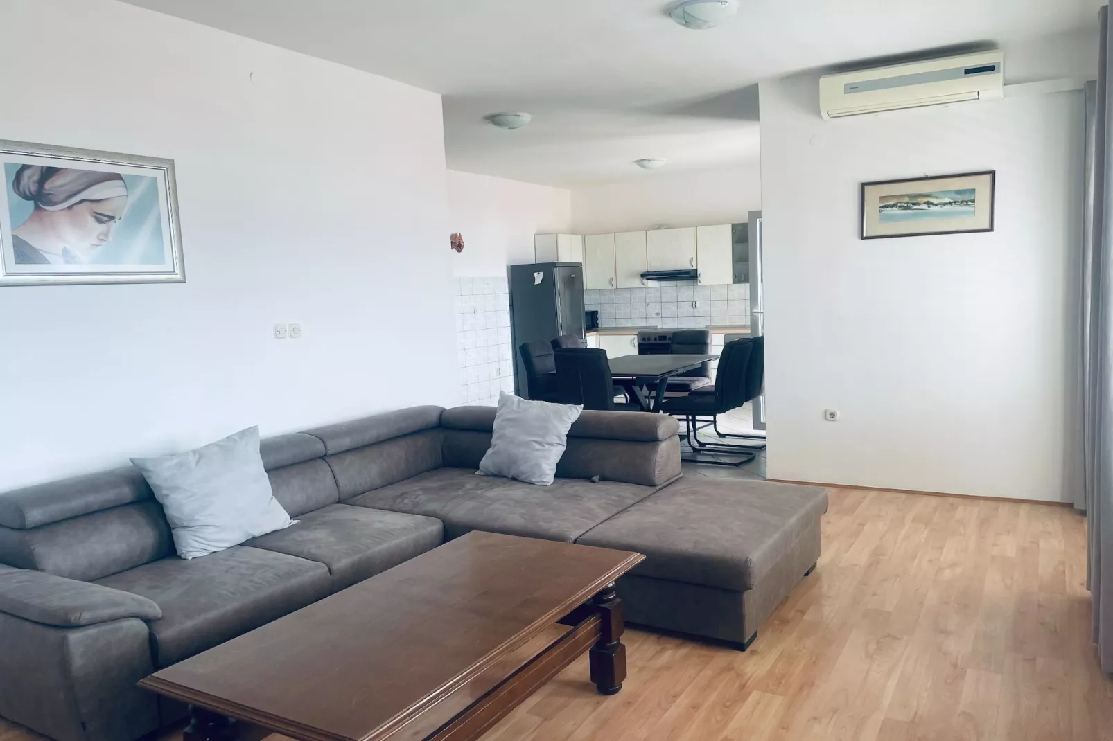 Apartments Magdales - Comfort Three Bedroom Apartment with Balcony A2-Living room