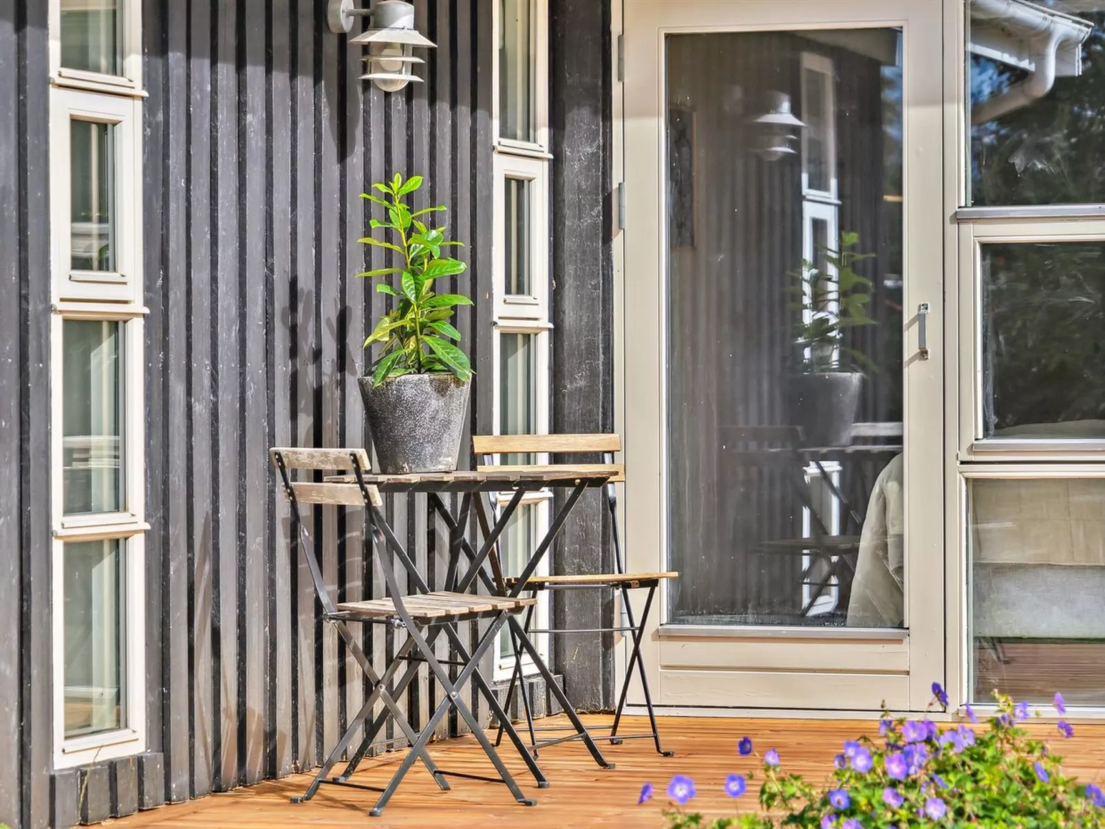 "Maureen" - 300m from the sea