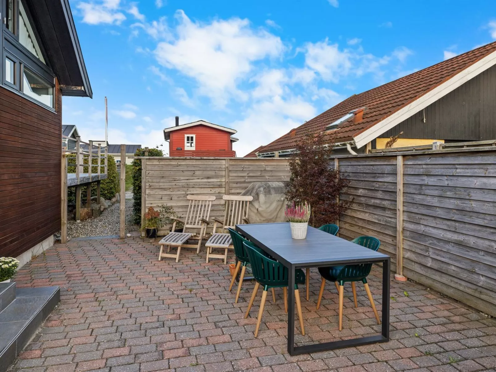 "Berner" - 40m from the sea-Draußen