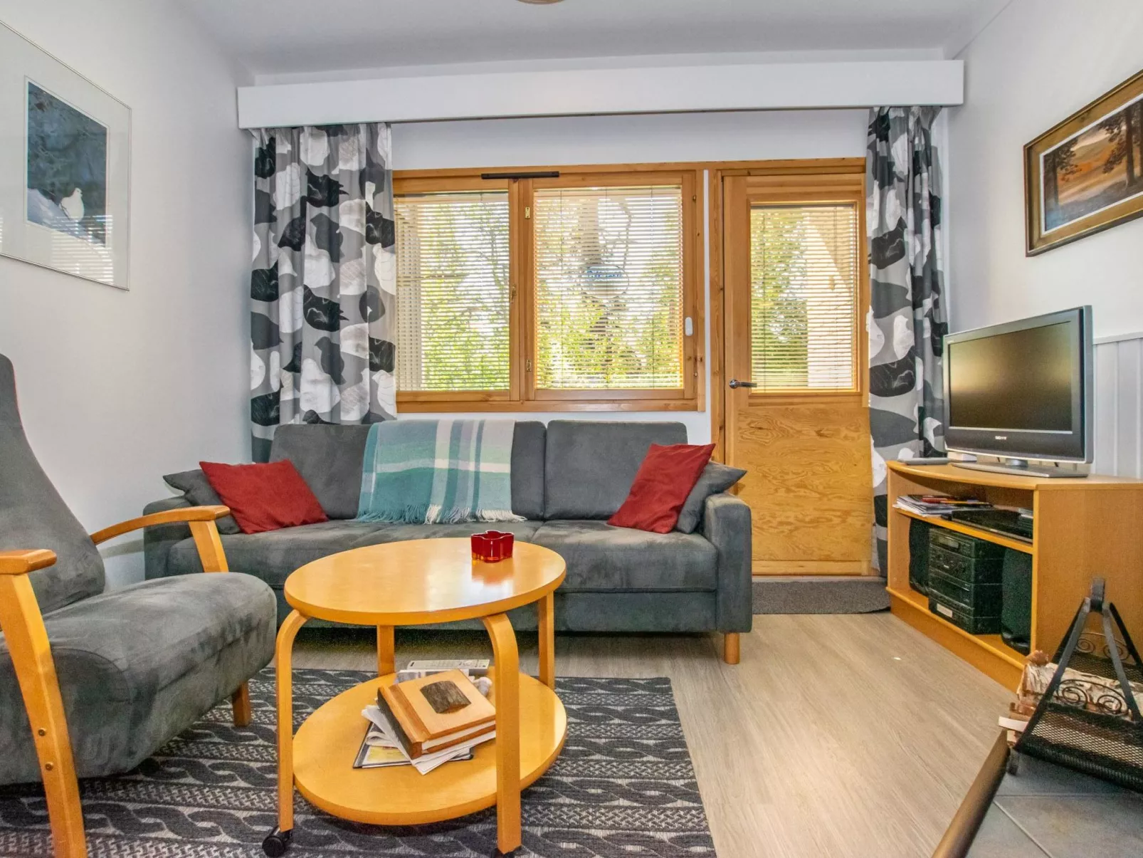 Lomariekko 6 a 4 pikkuriekko