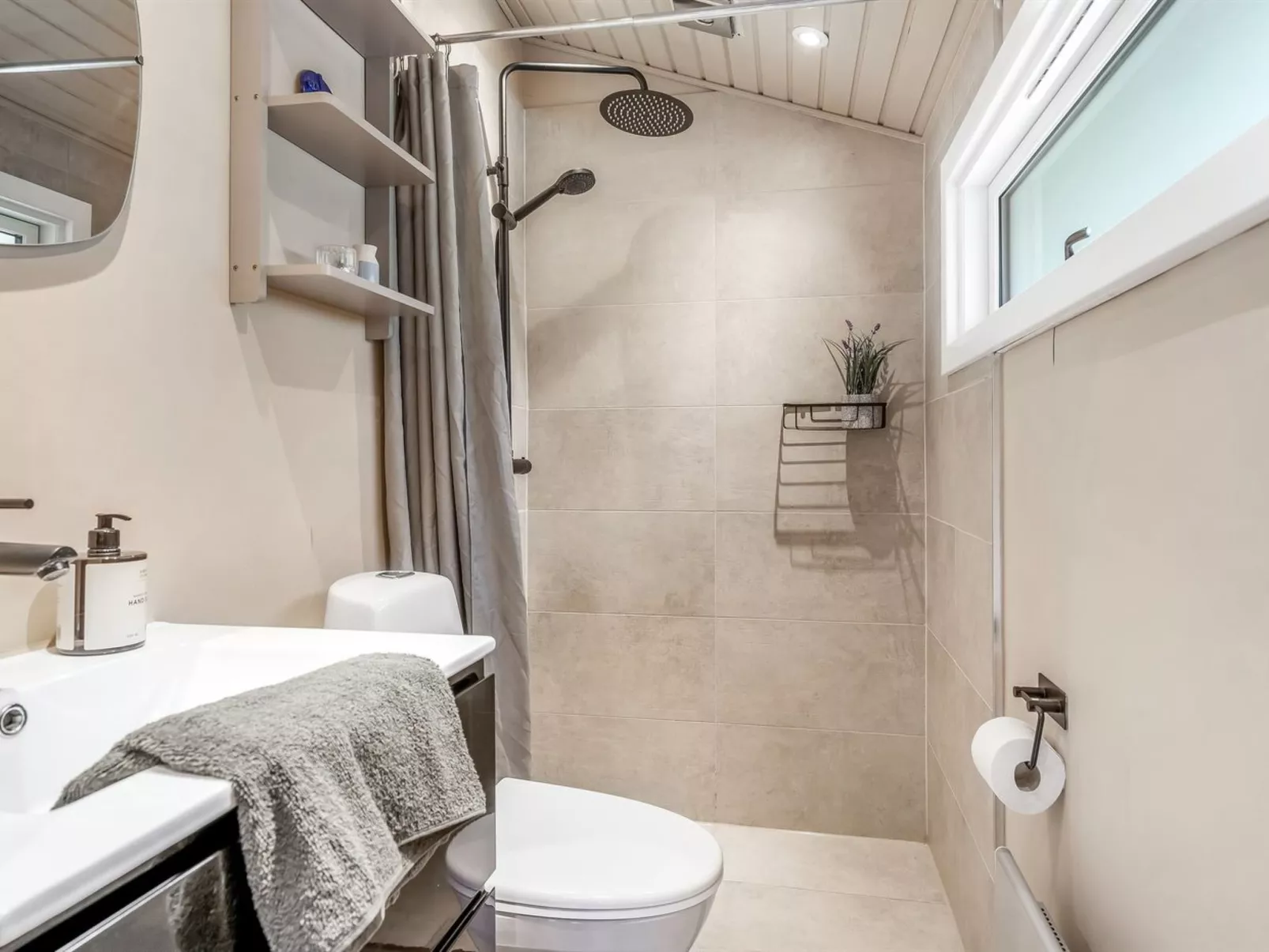 "Anline" -  from the sea