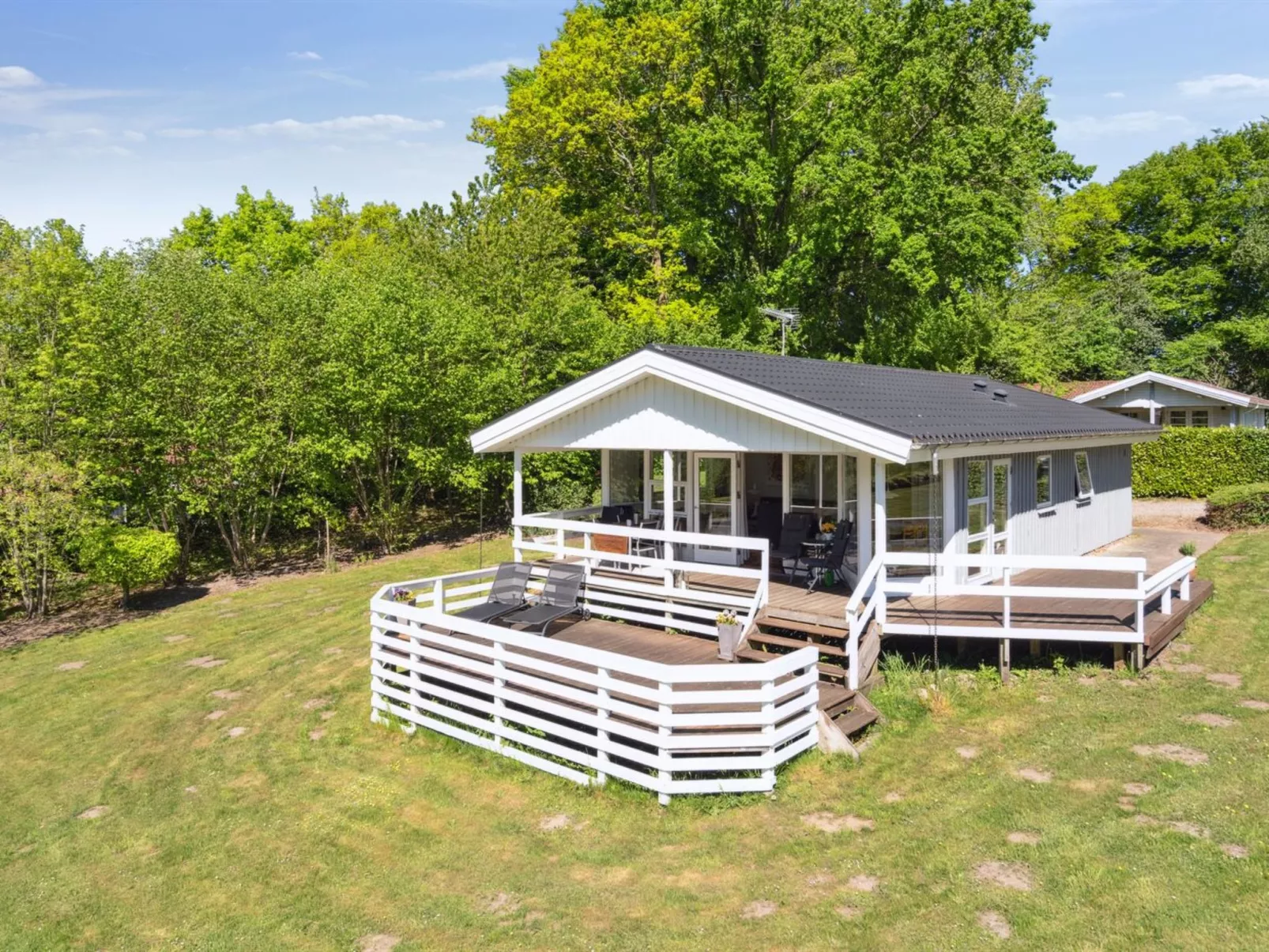 "Conradine" - 600m from the sea