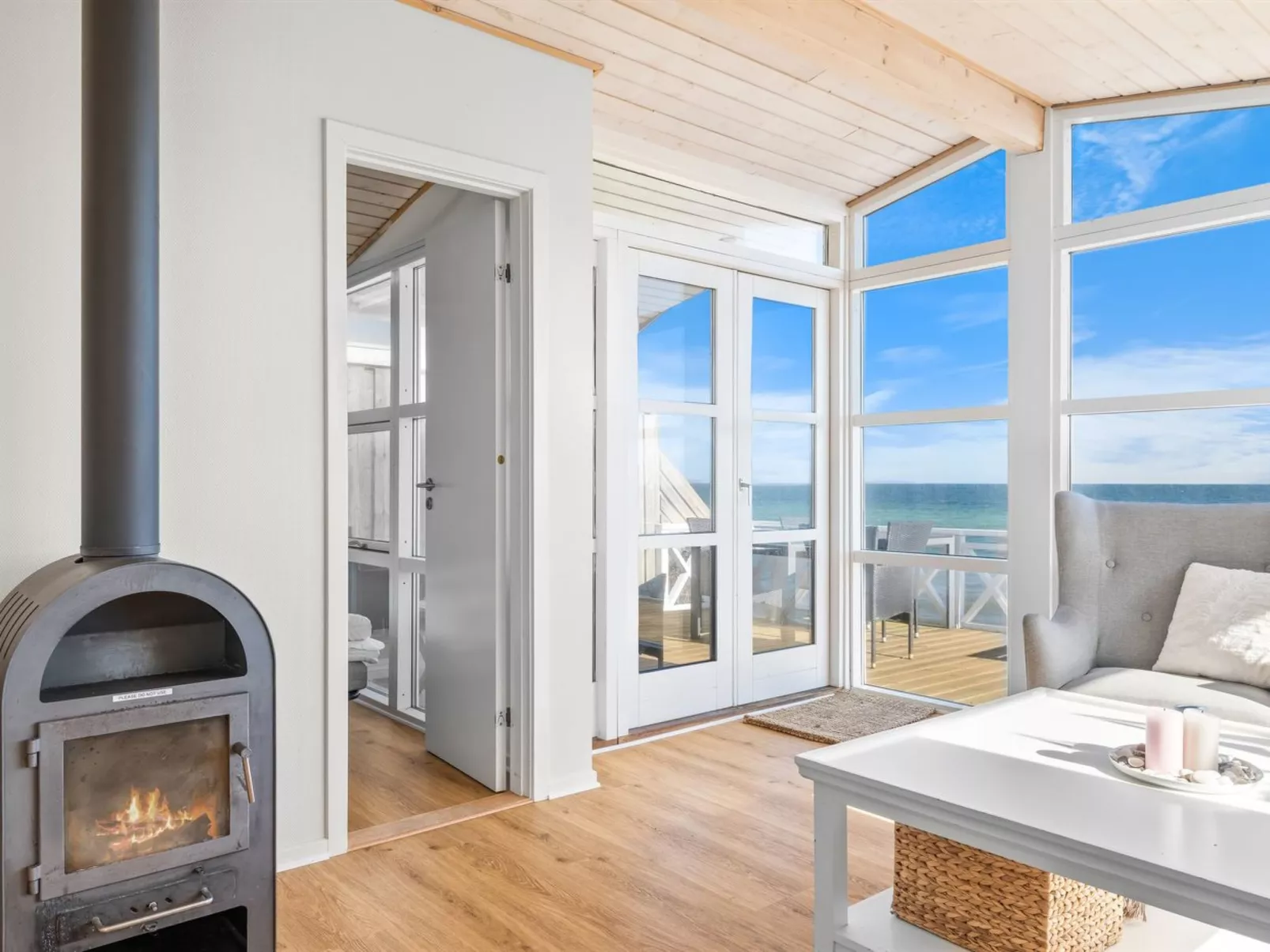 "Answald" - 10m from the sea