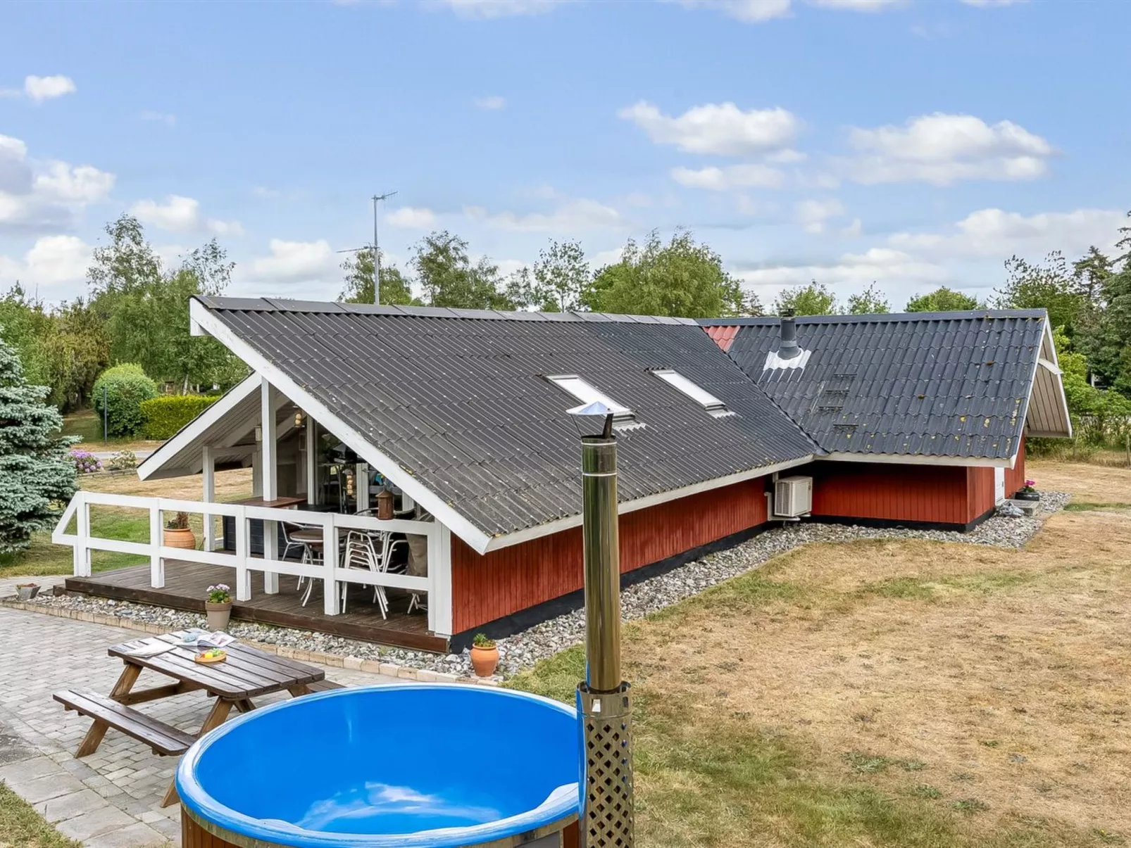 "Ylvie" - 500m from the sea