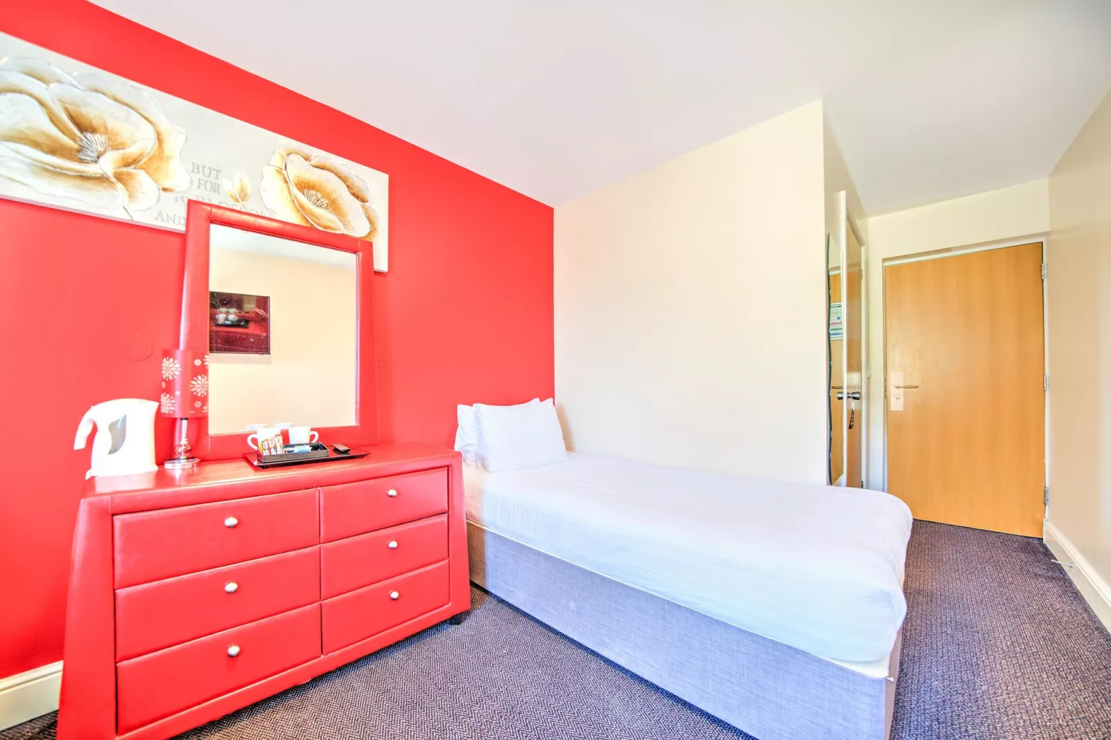 GO2 Gloucester Hotel by OYO  Twin Room-Schlafzimmer