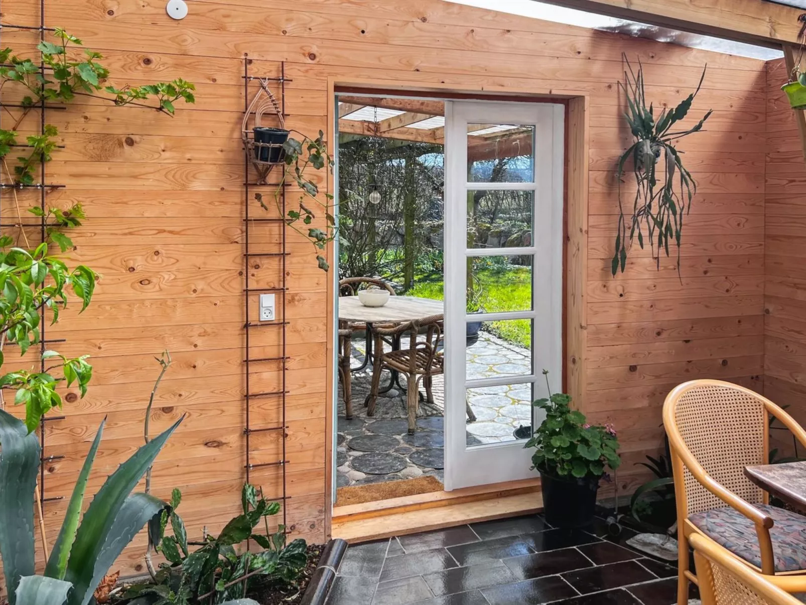 "Singa" - 600m from the sea