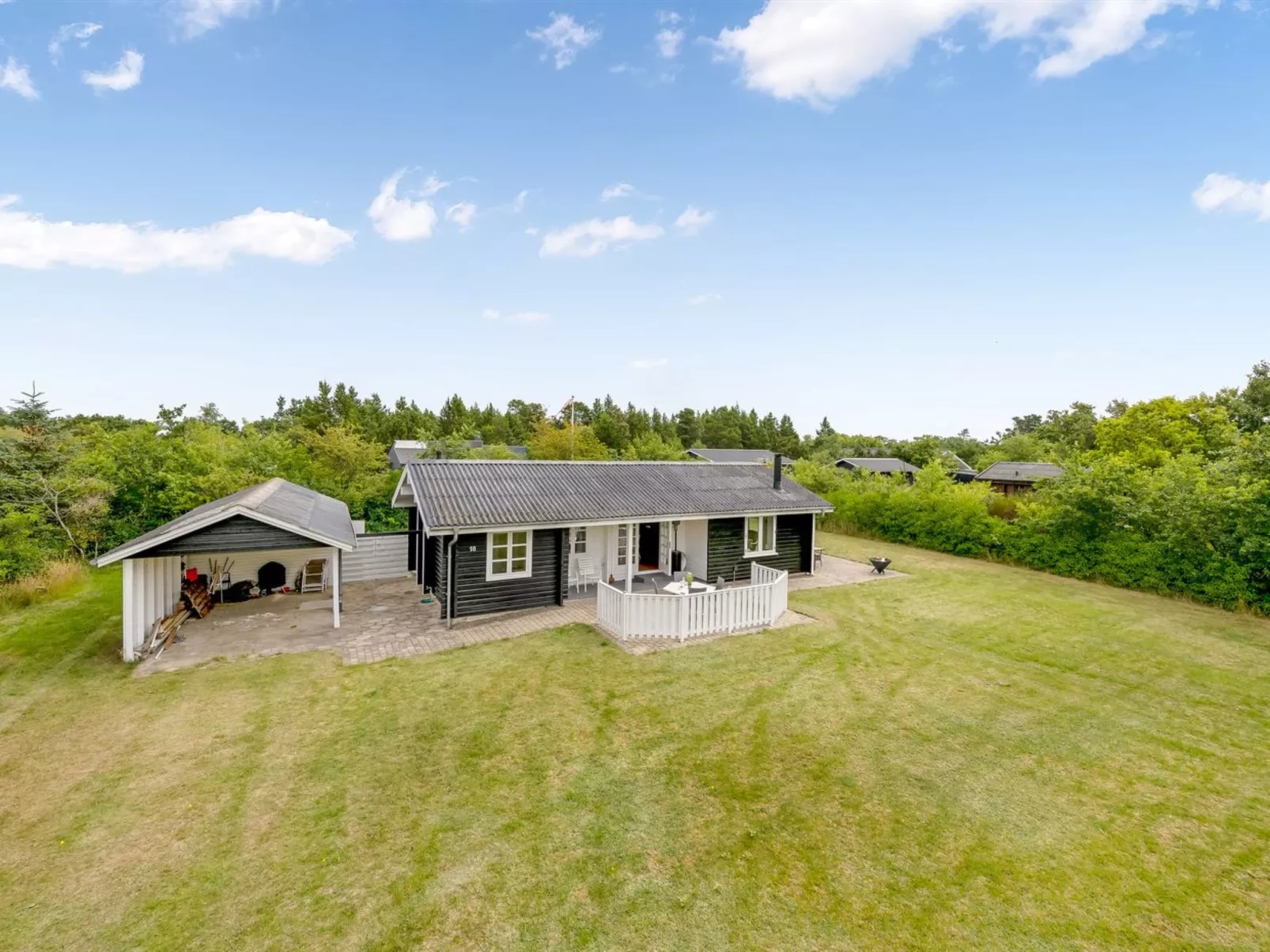 "Blesse" - 500m to the fjord-Outside