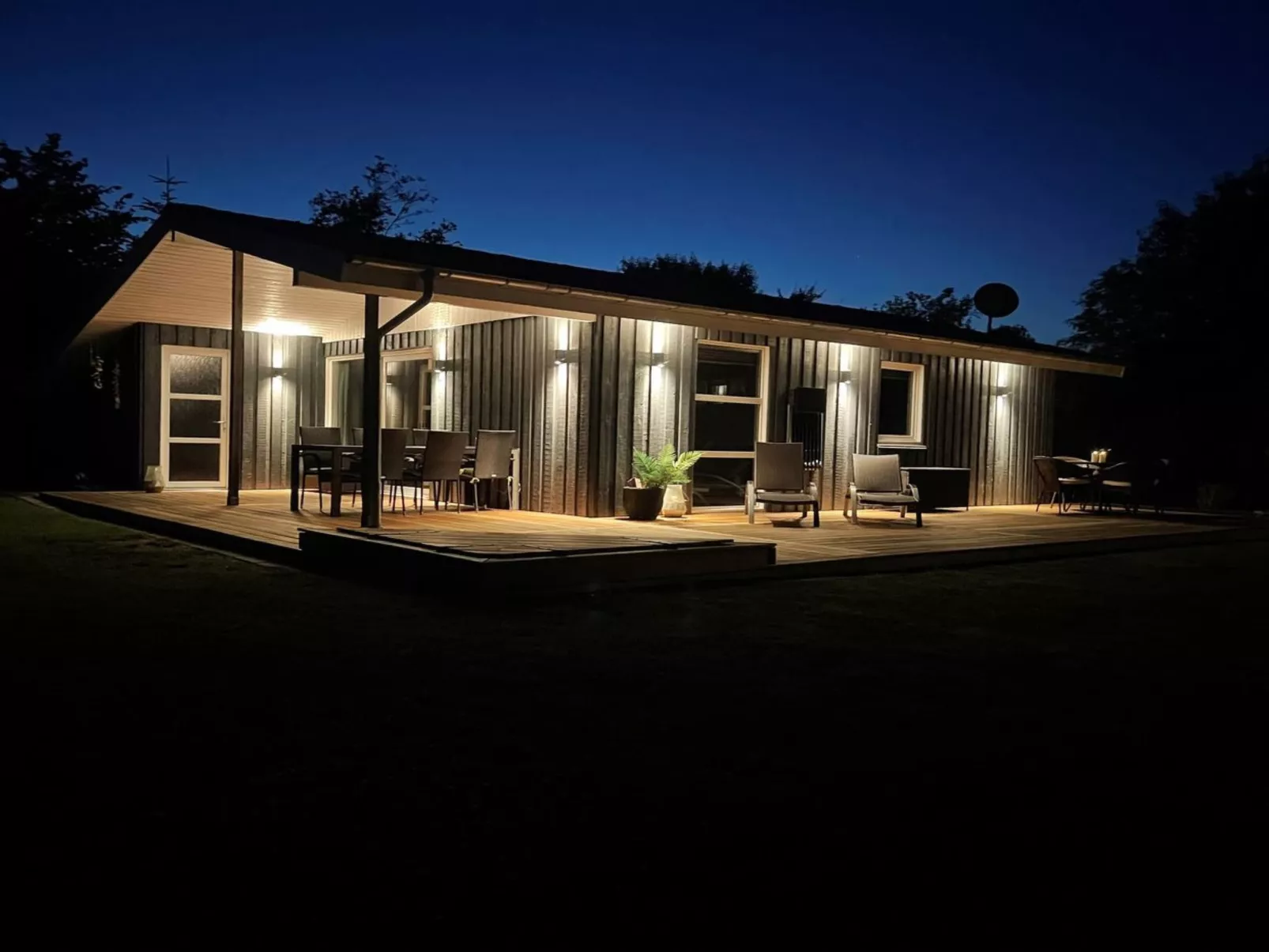 "Ellie" - 500m from the sea