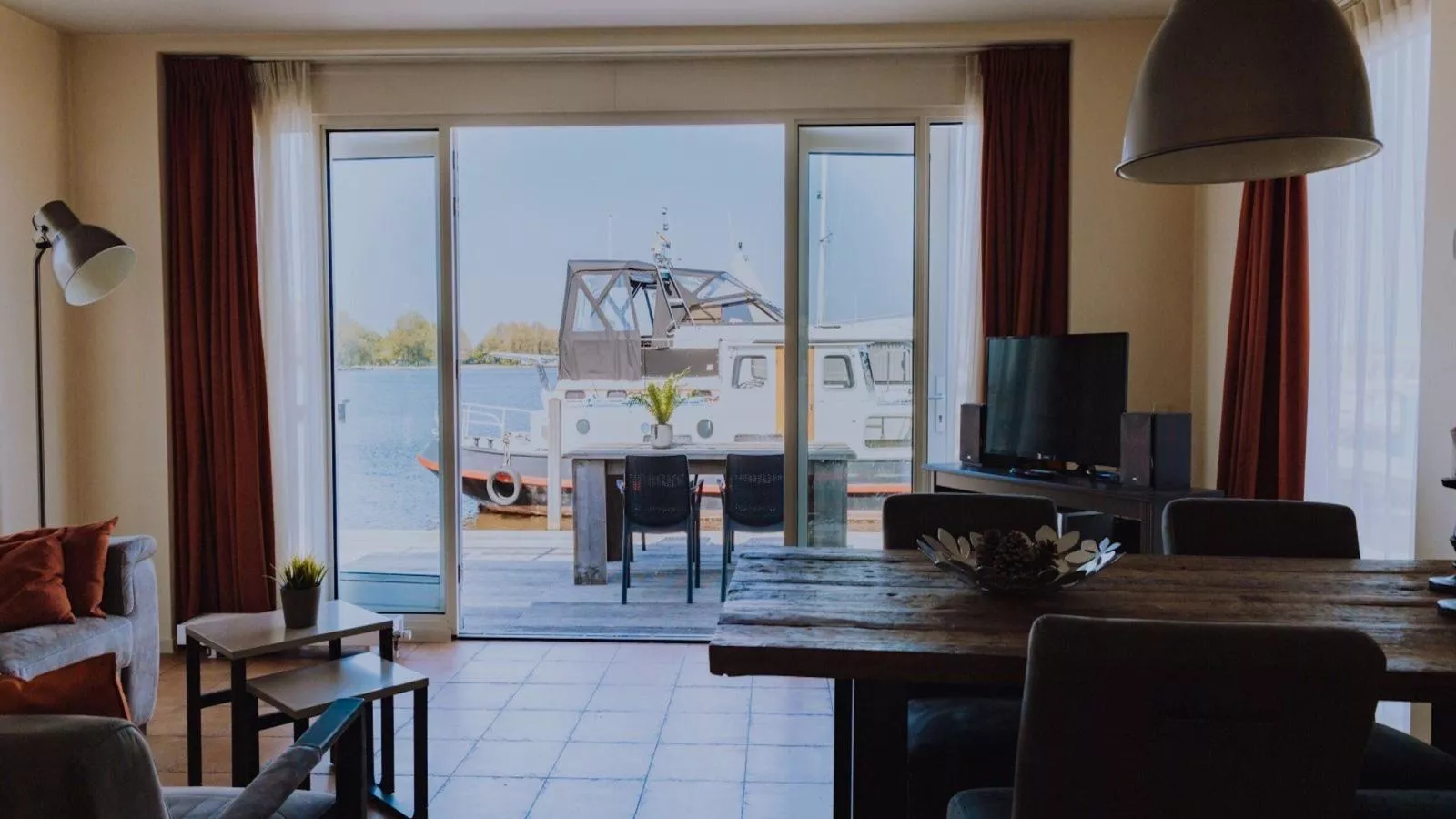 Waterbase-Living room