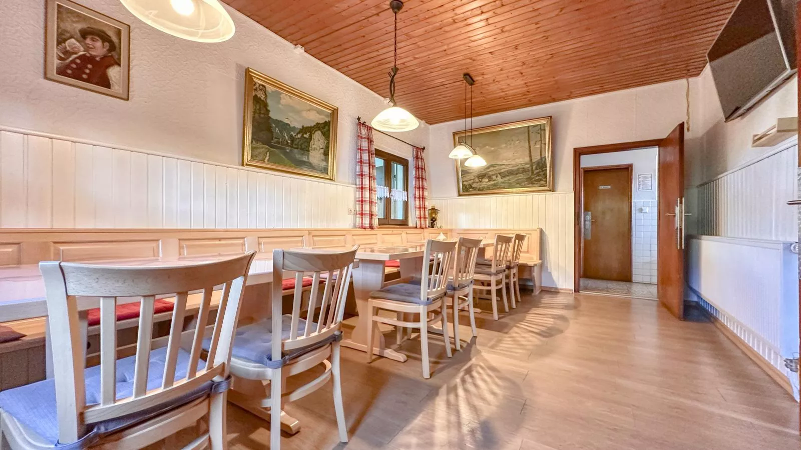 Rehberg Hütte-Dining room